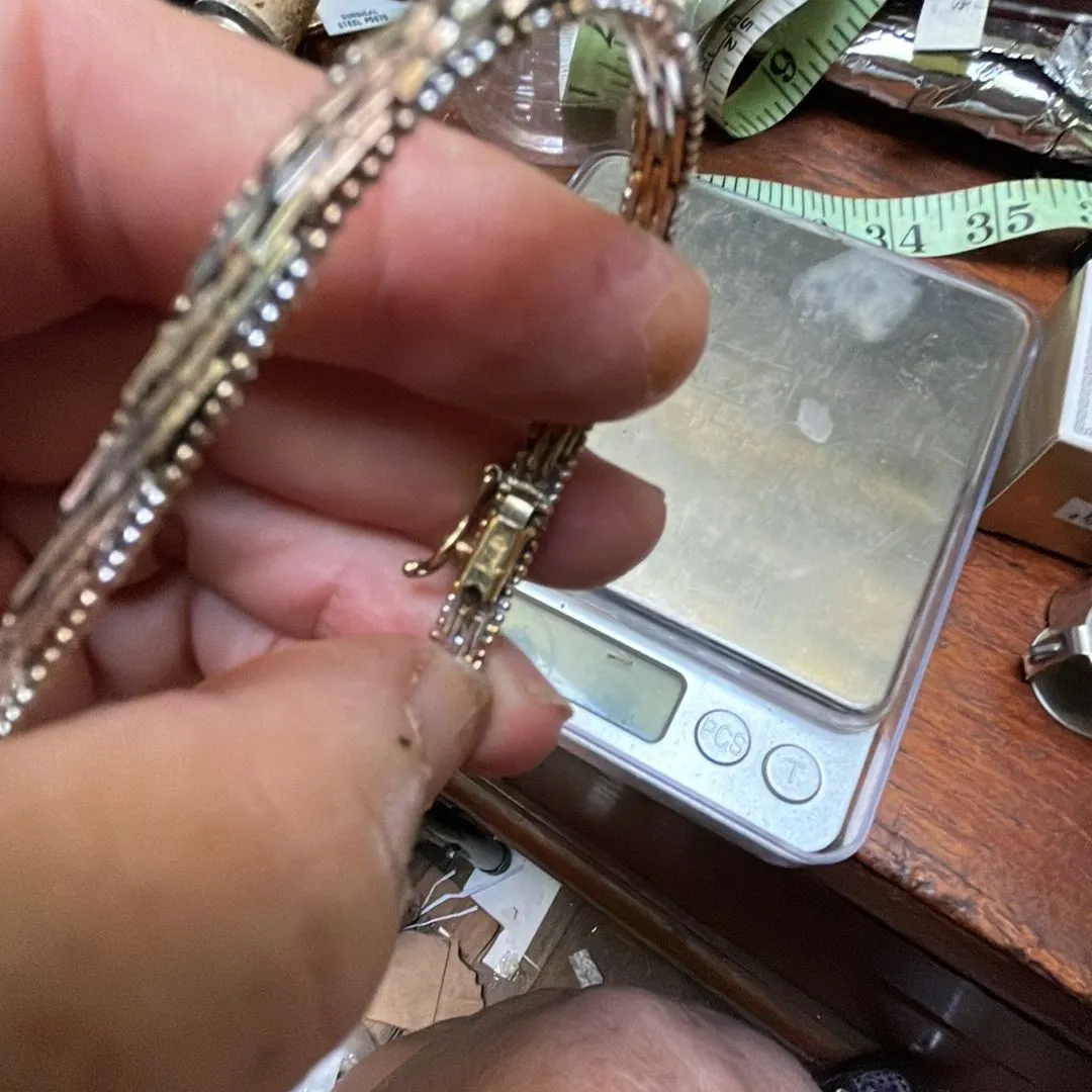 Listing Image Blurred Background