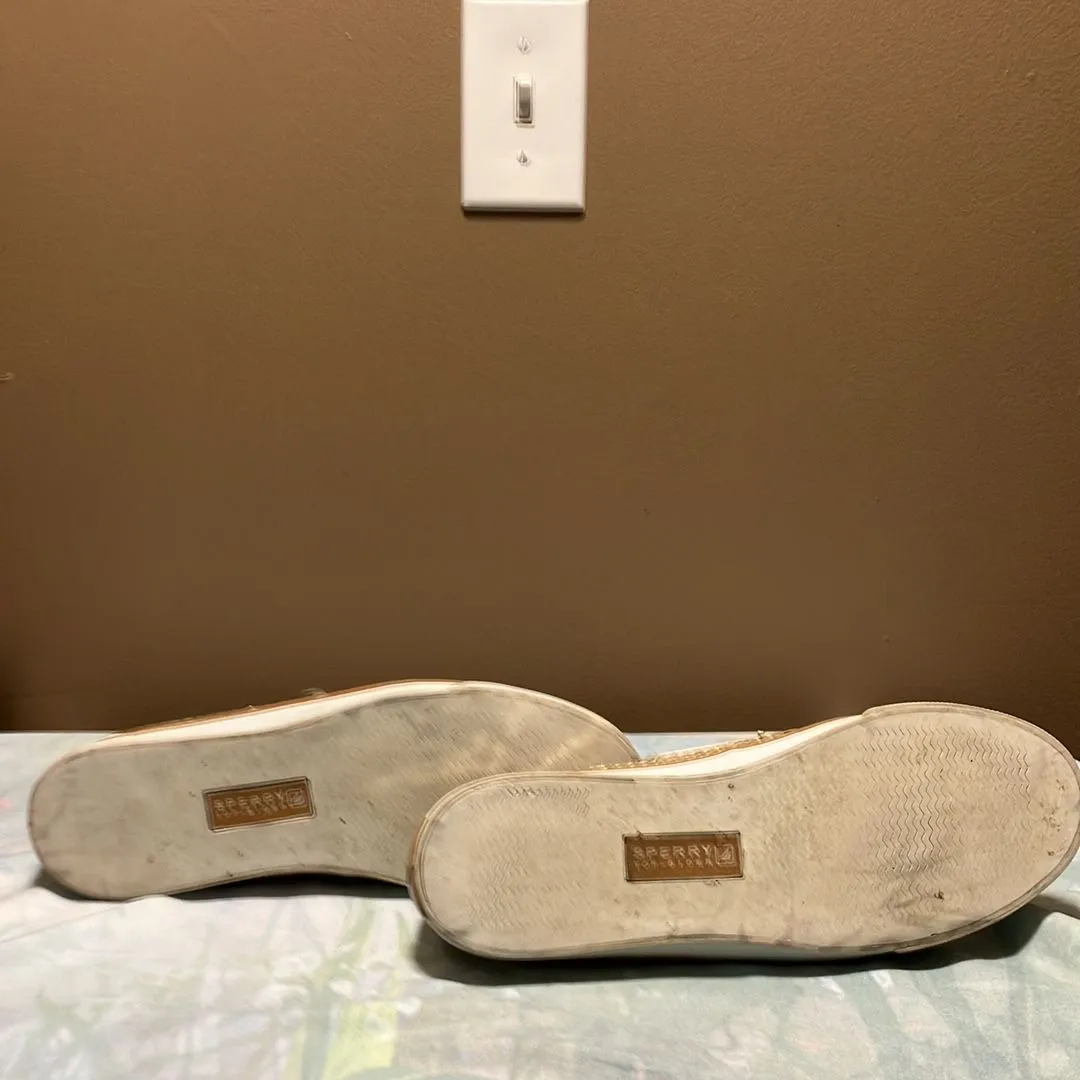 Listing Image Blurred Background