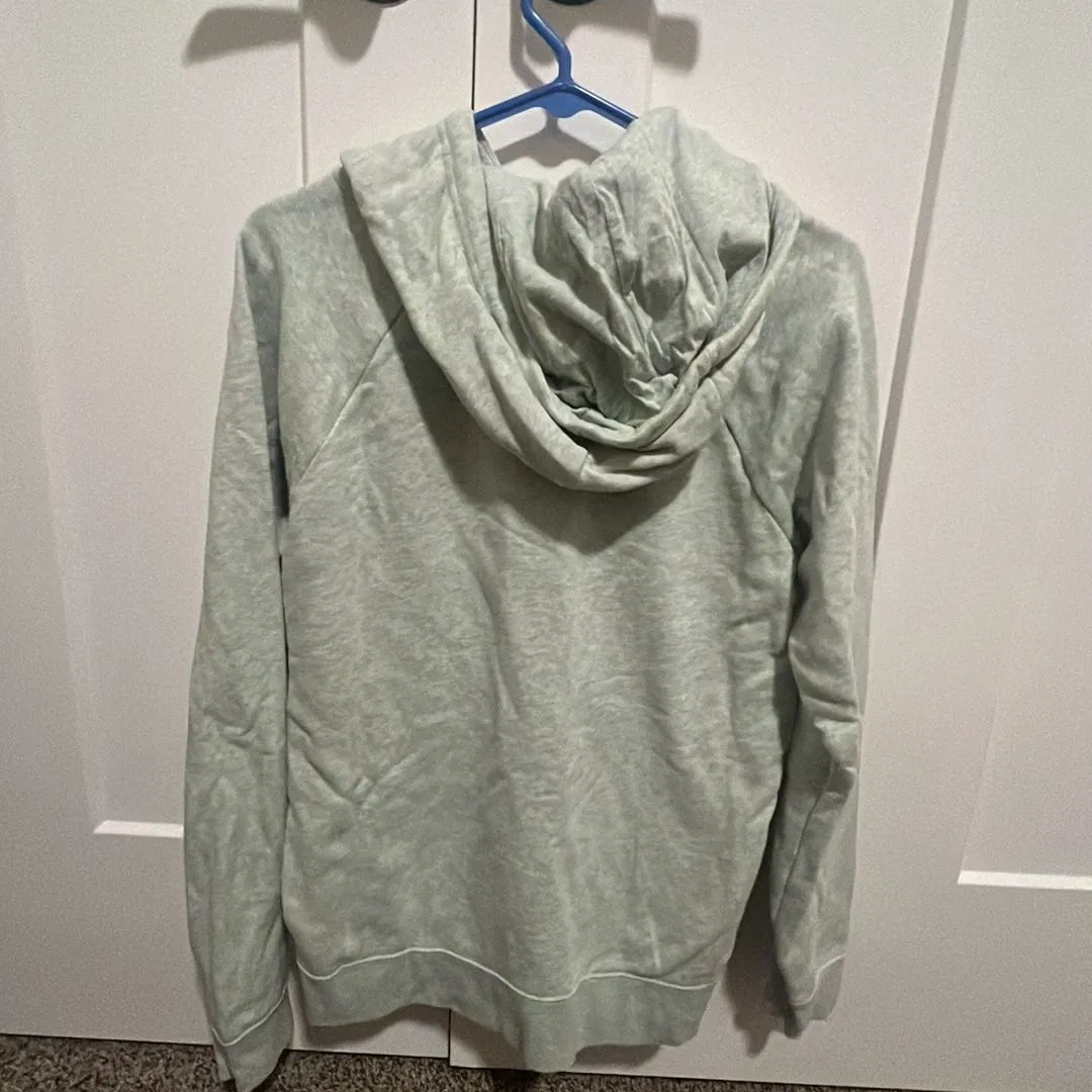 Listing Image Blurred Background