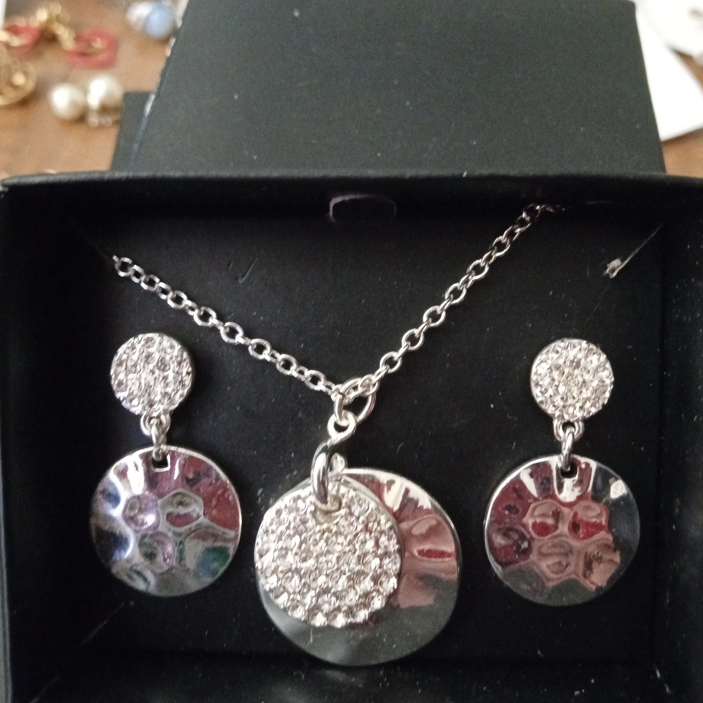 Product image for Avon necklace &  post back earrings 
