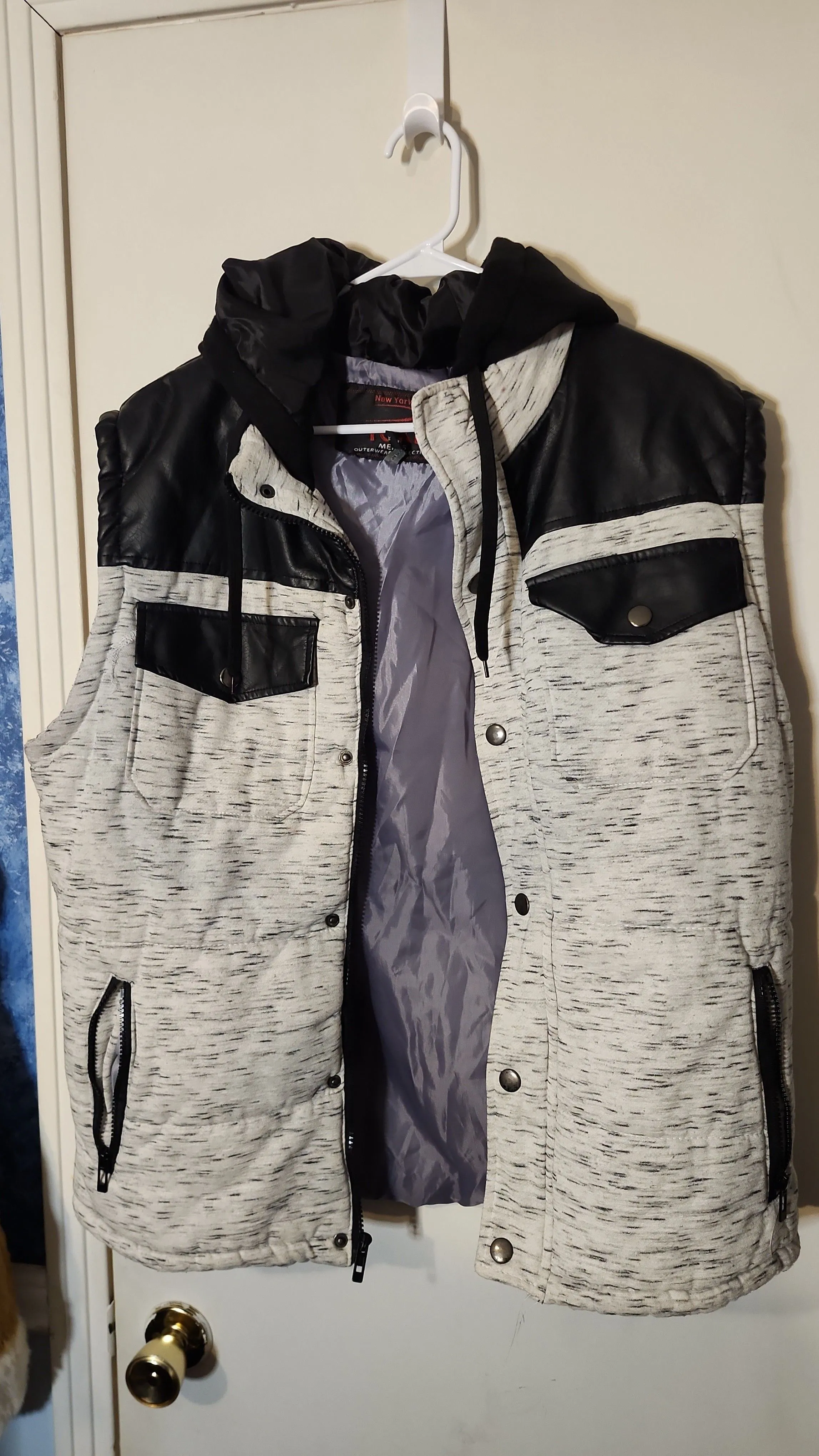 Product image for Mens Yoki brand , outerwear vest, XL.  (A226)
