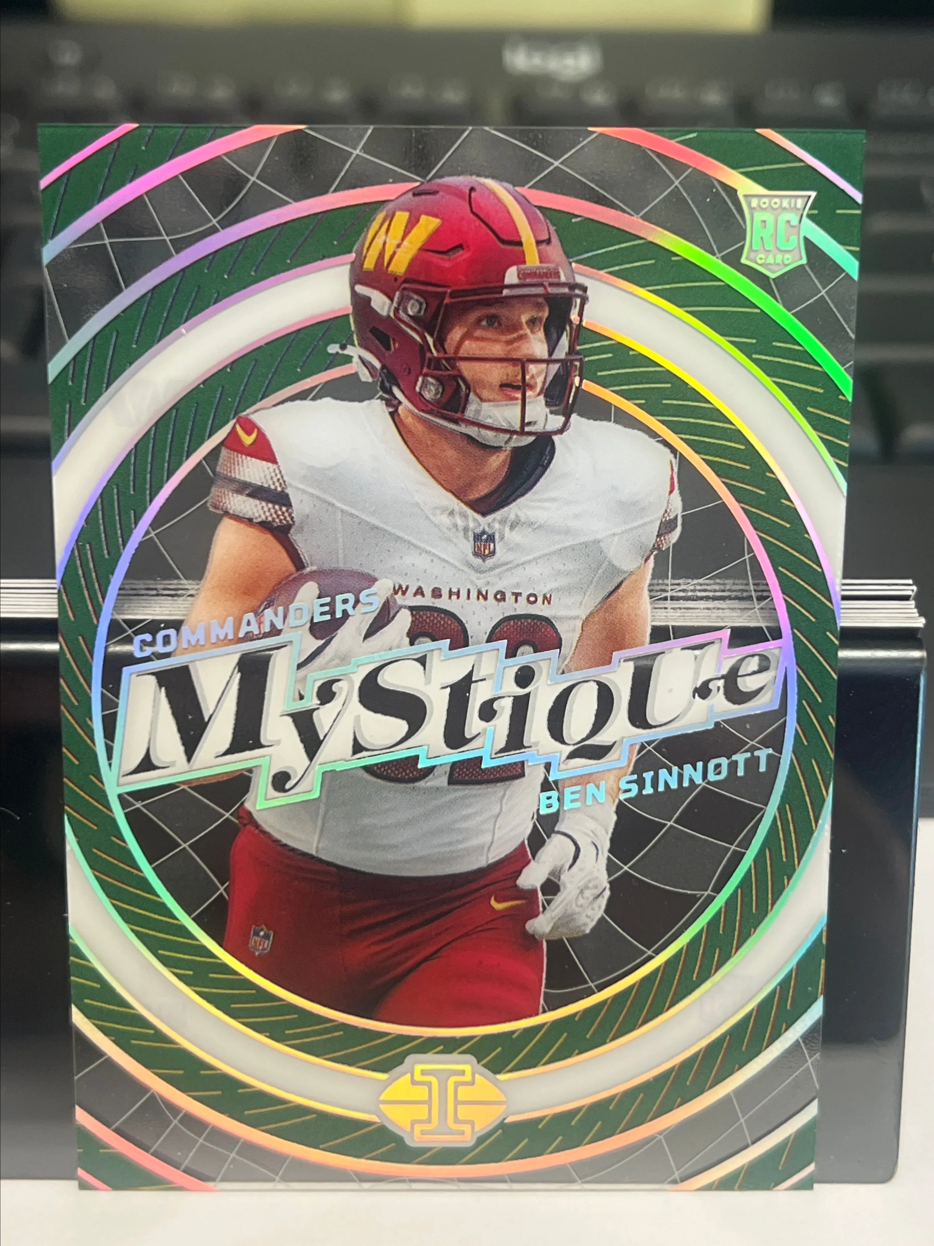 Product image for 2024 Panini Illusions - Mystique Ben Sinnott #34 Emerald (RC)