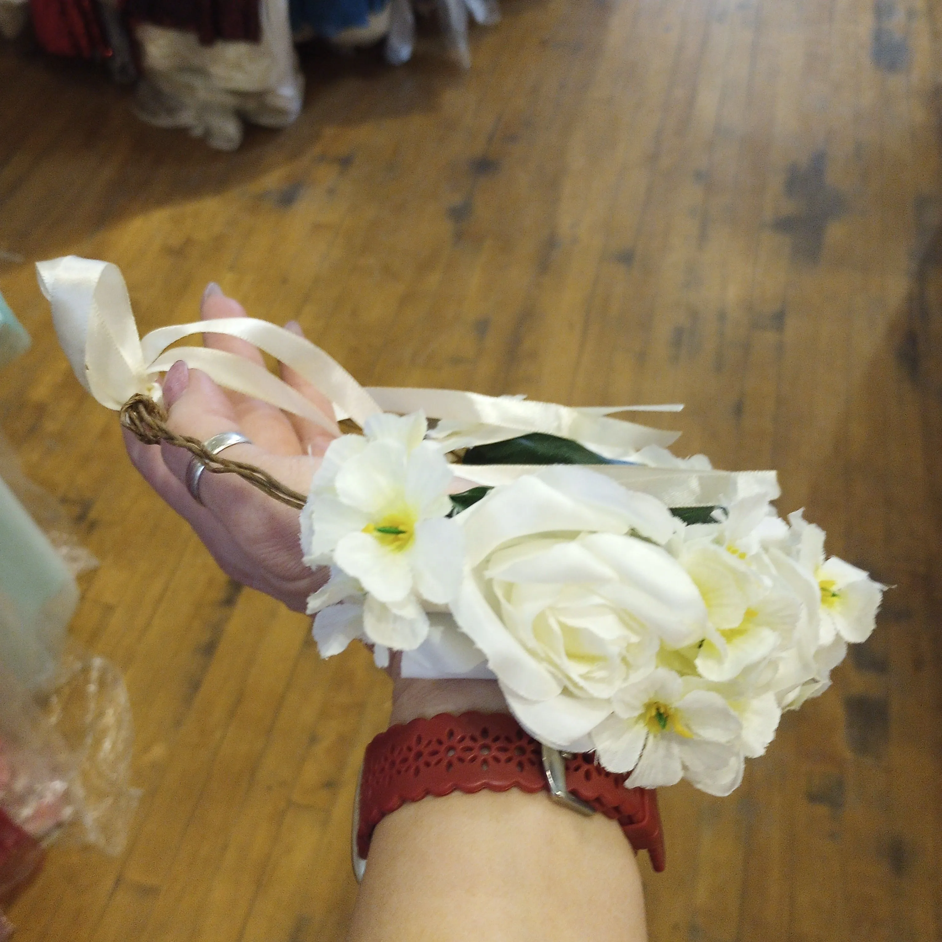 Product image for Floral Crown ivory