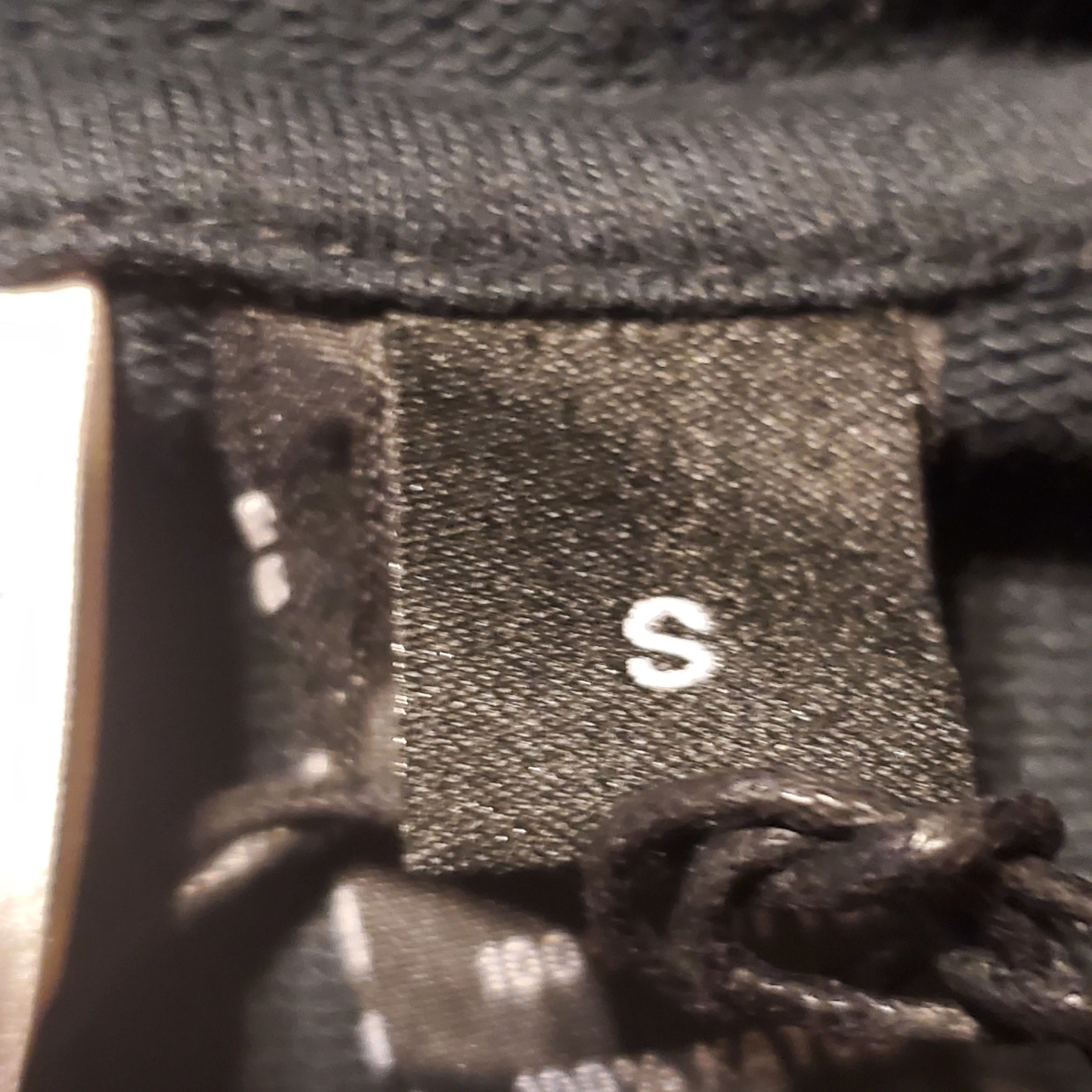 Listing Image Blurred Background