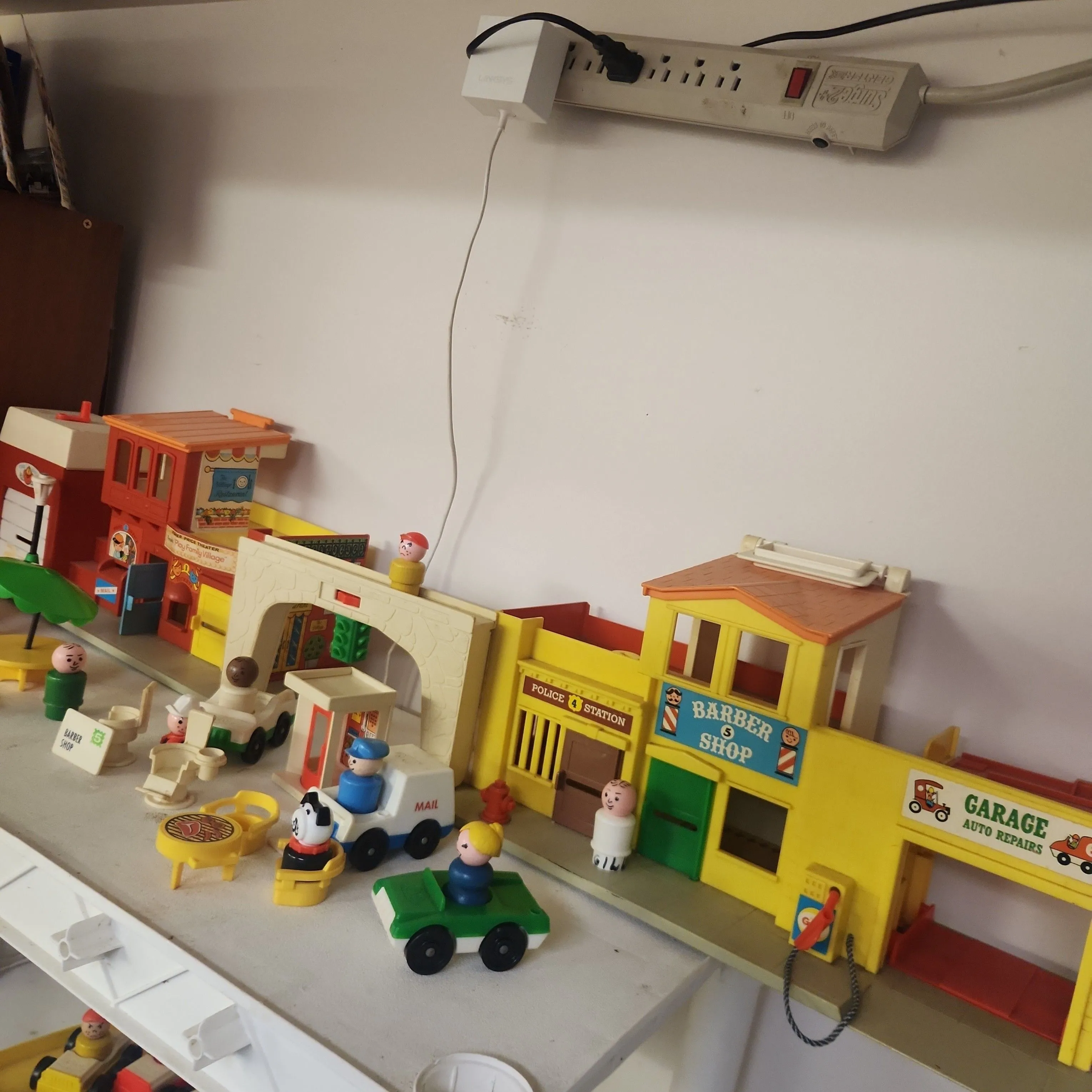 Product image for Fisher Price Family Village 997