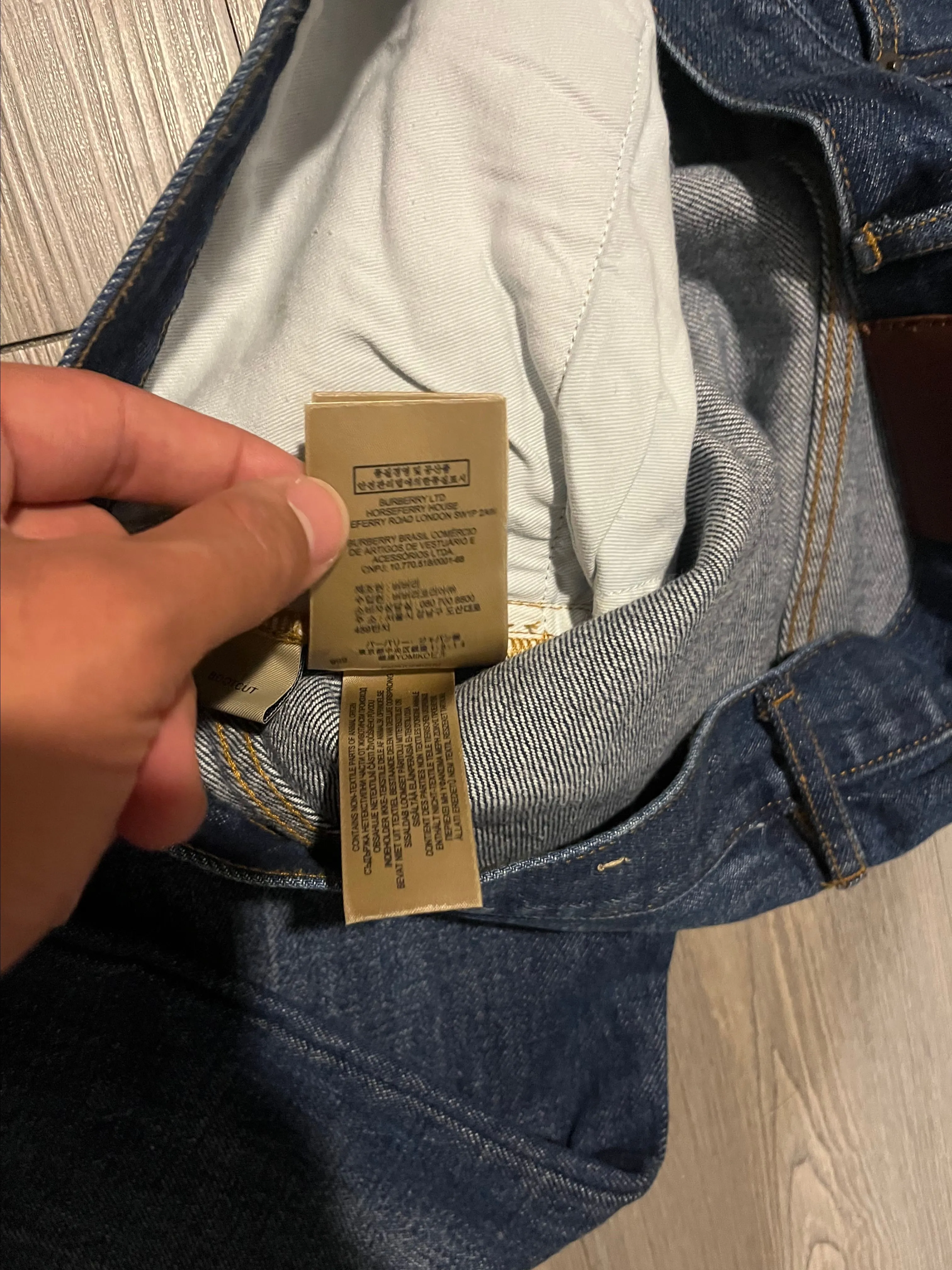 Listing Image Blurred Background