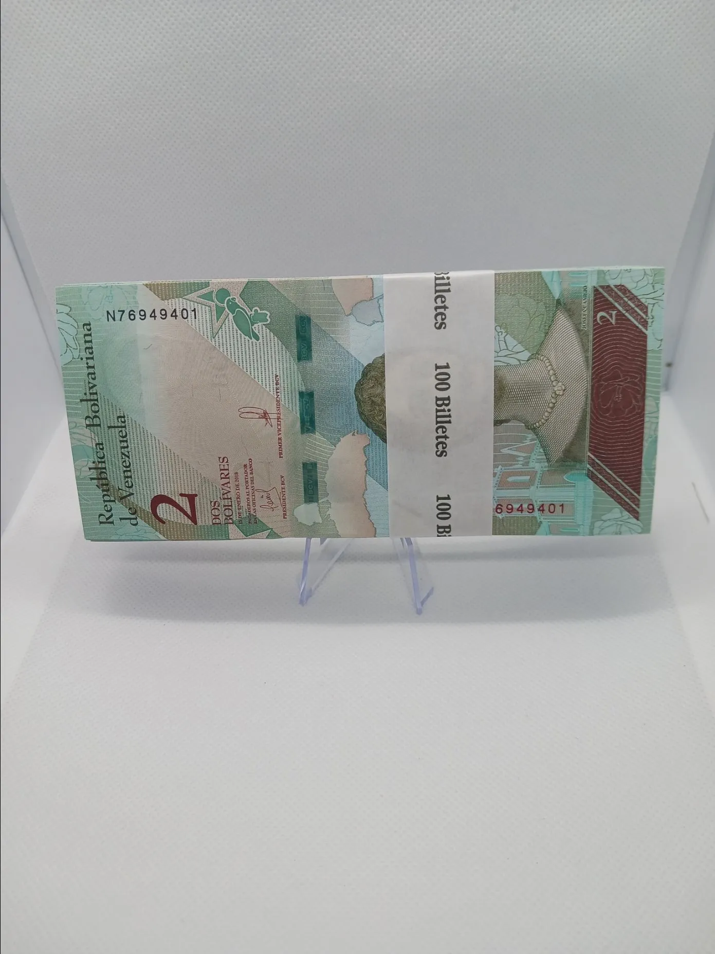 Product image for 2 Cinco's foreign Venezuela currency