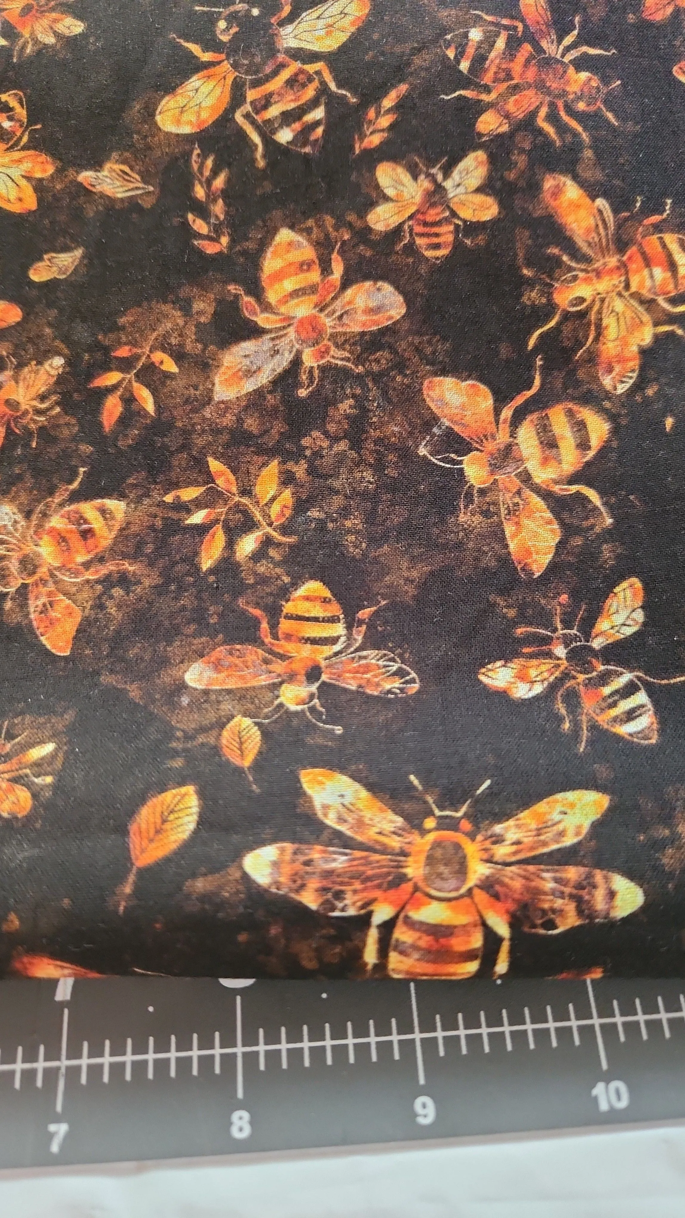 Product image for 1 yard QT Bee Fabric