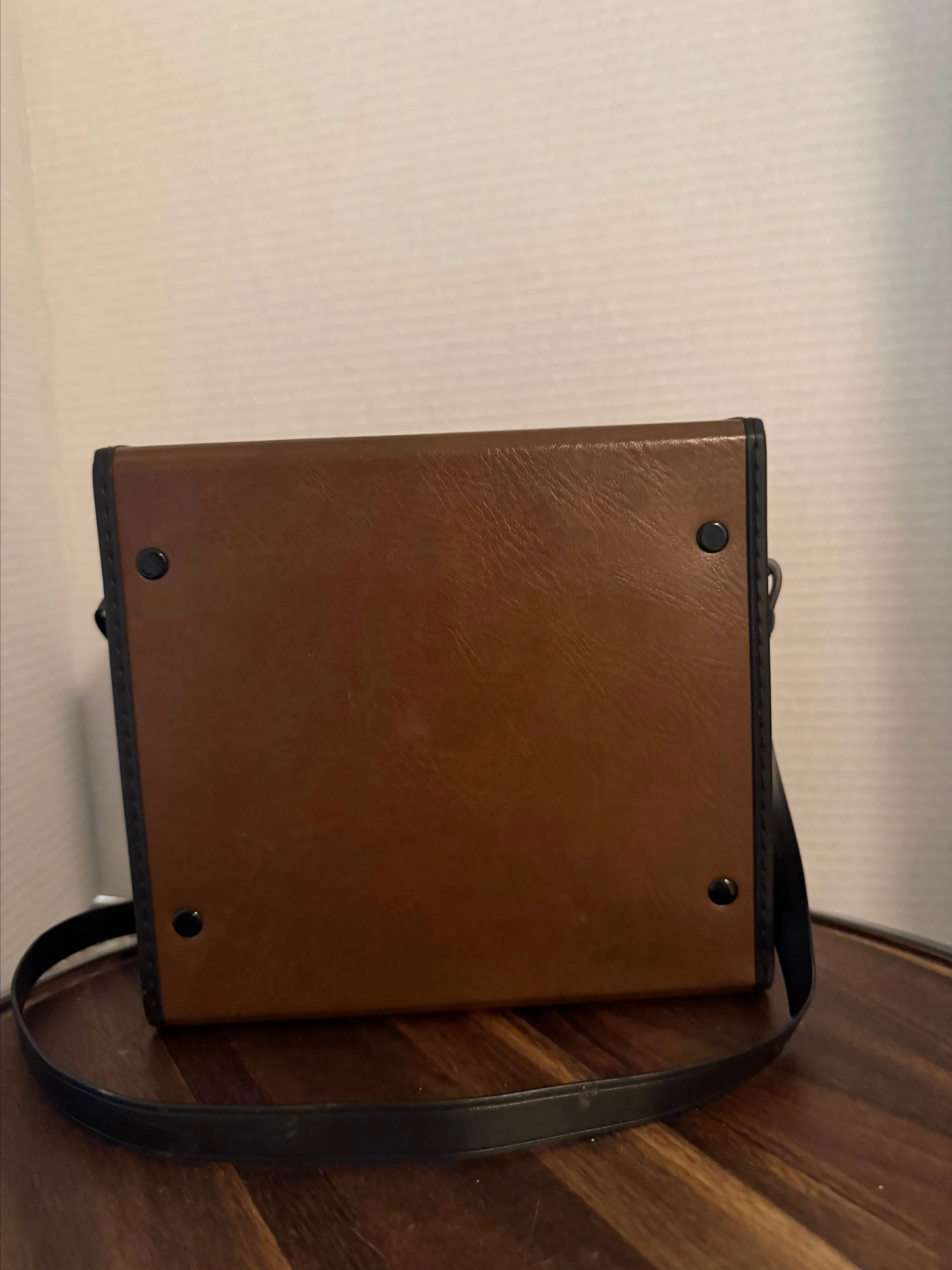 Listing Image Blurred Background