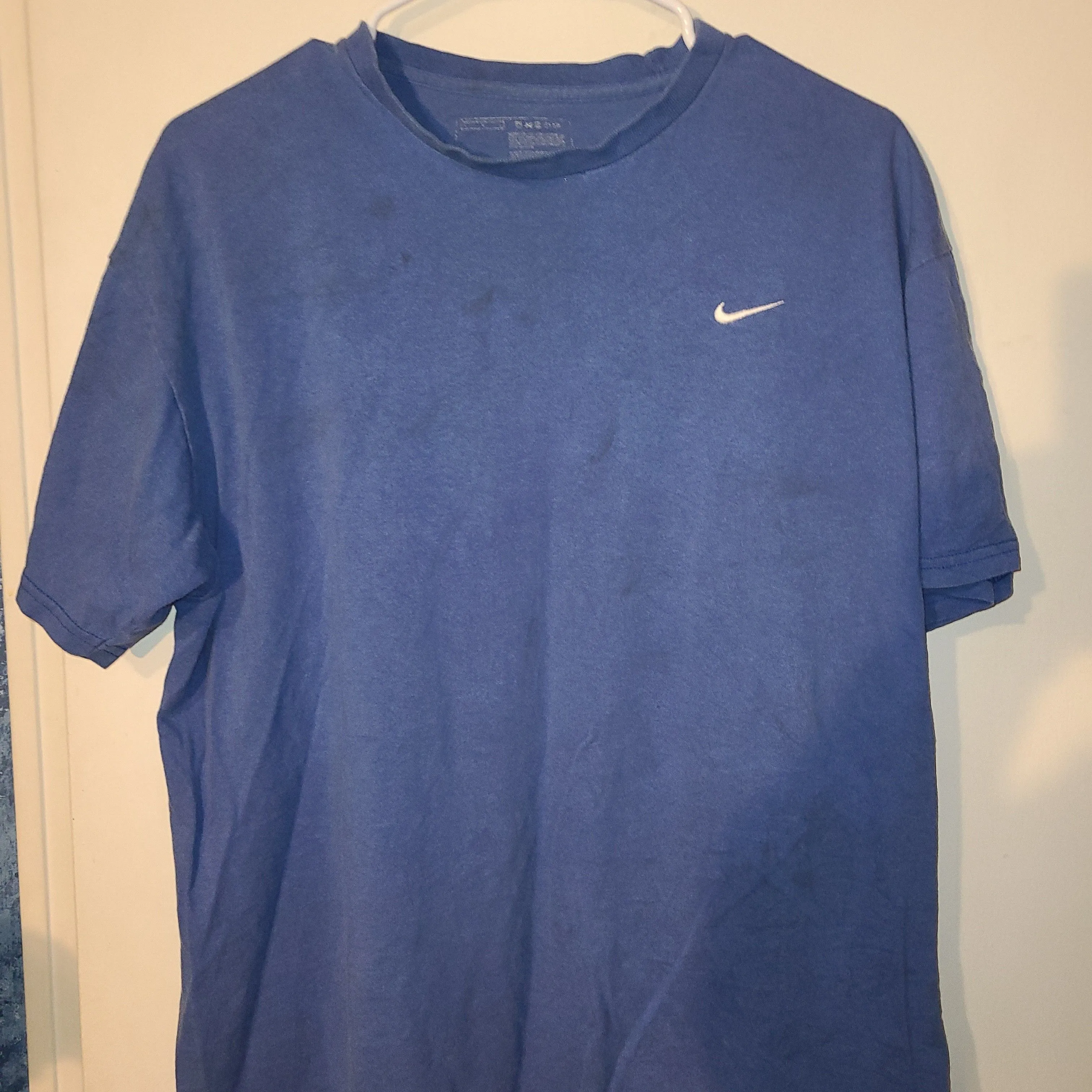 Product image for Nike Tshirt,  blue, medium size.  (A184)