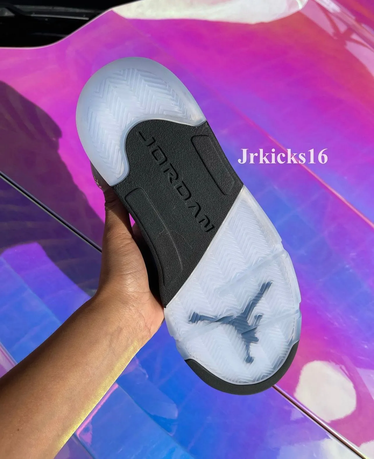 Listing Image Blurred Background
