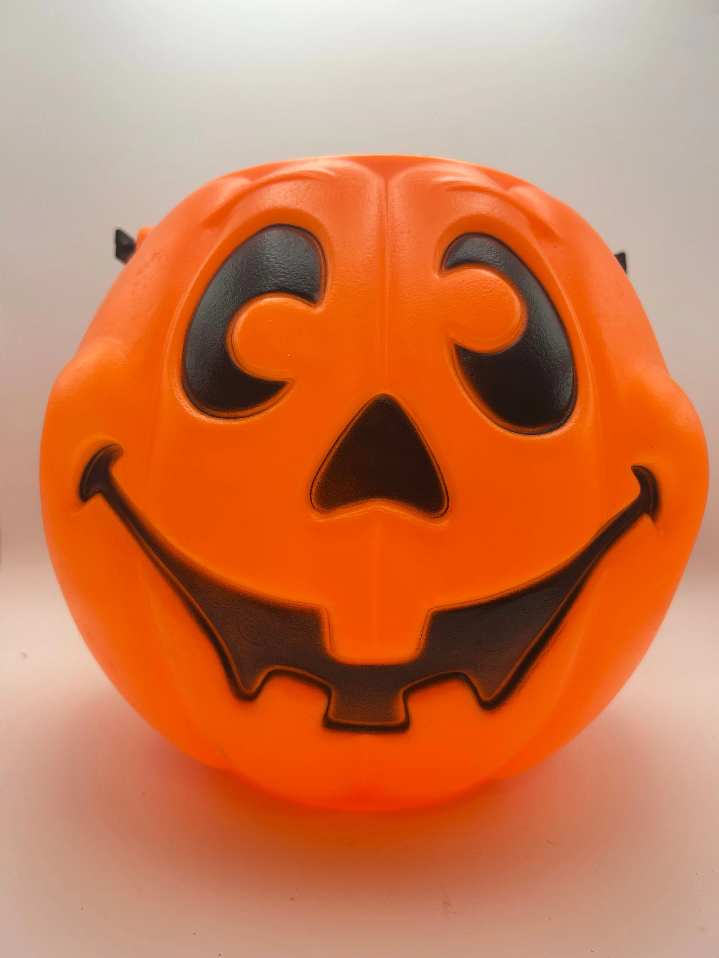 Product image for #19 Grand venture plastic pumpkin pail