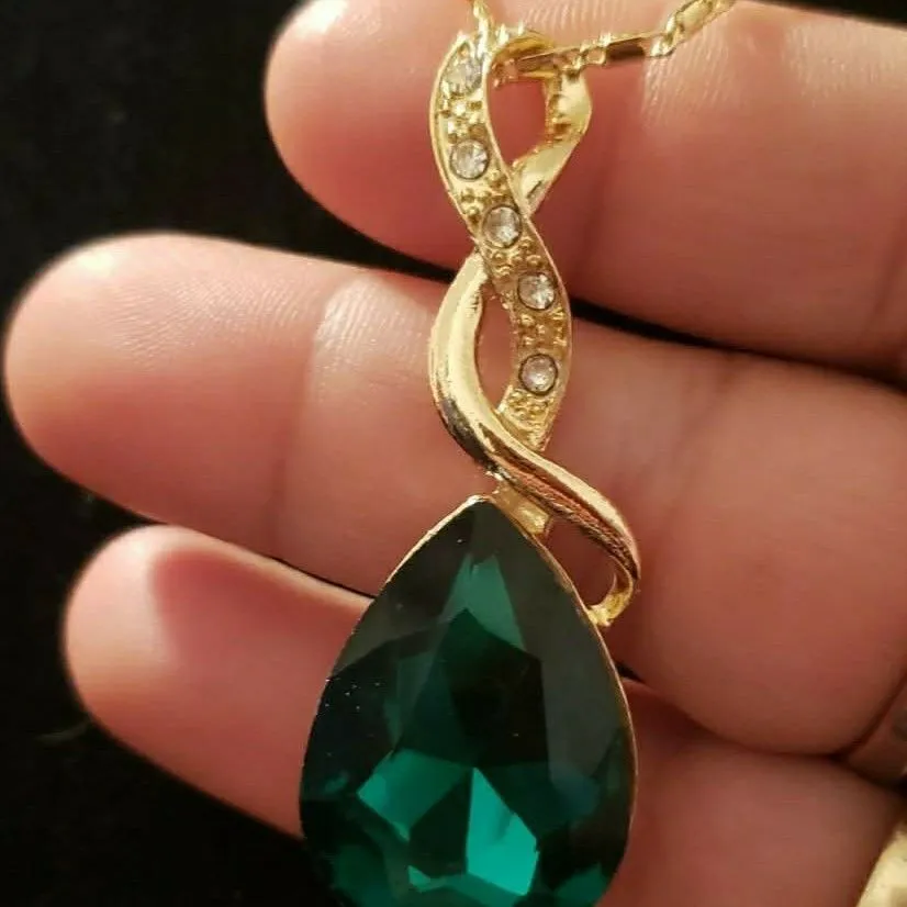 Product image for necklace set