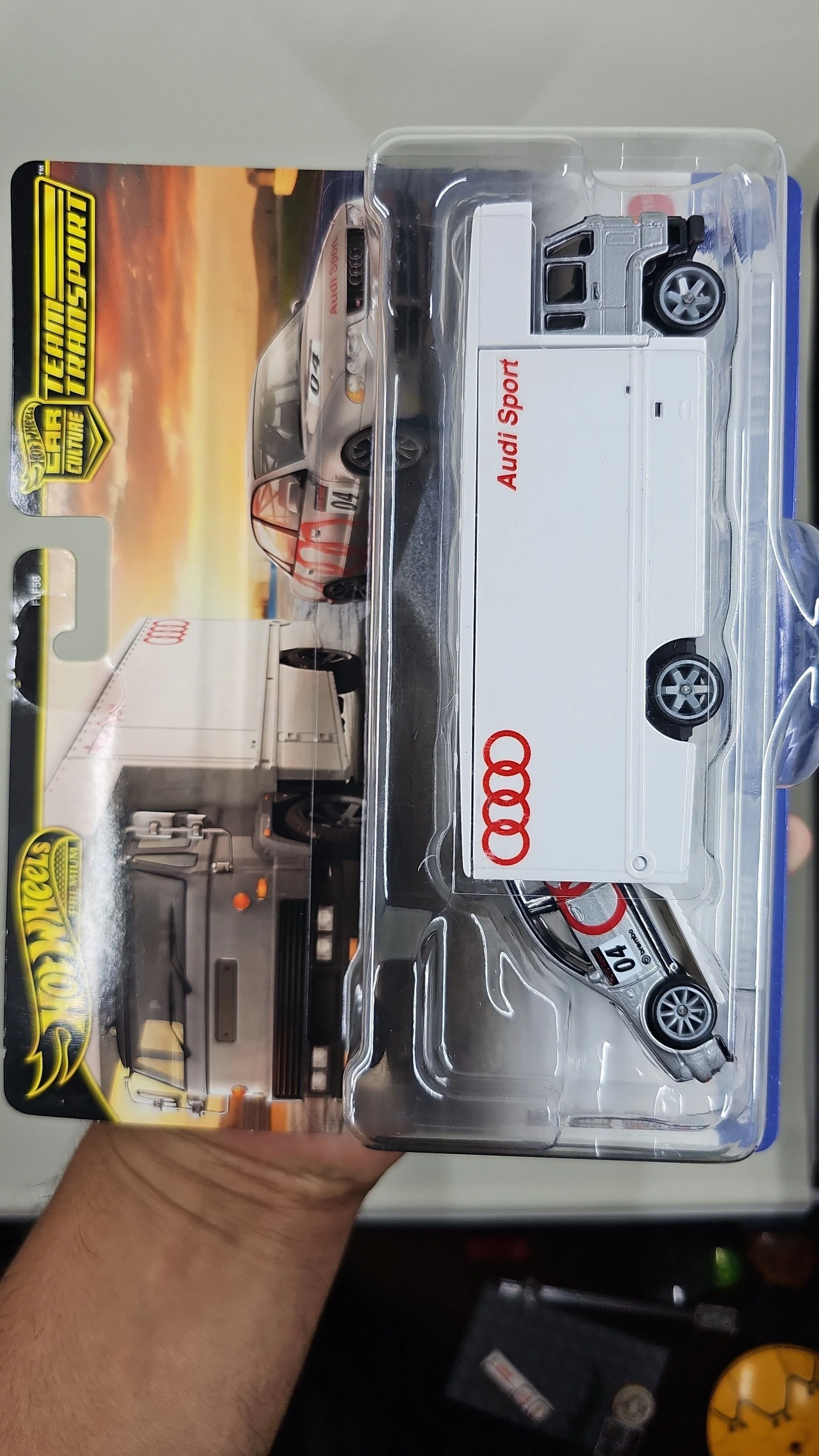 Product image for hotwheels premium audi s4 Quattro & fleet flyer