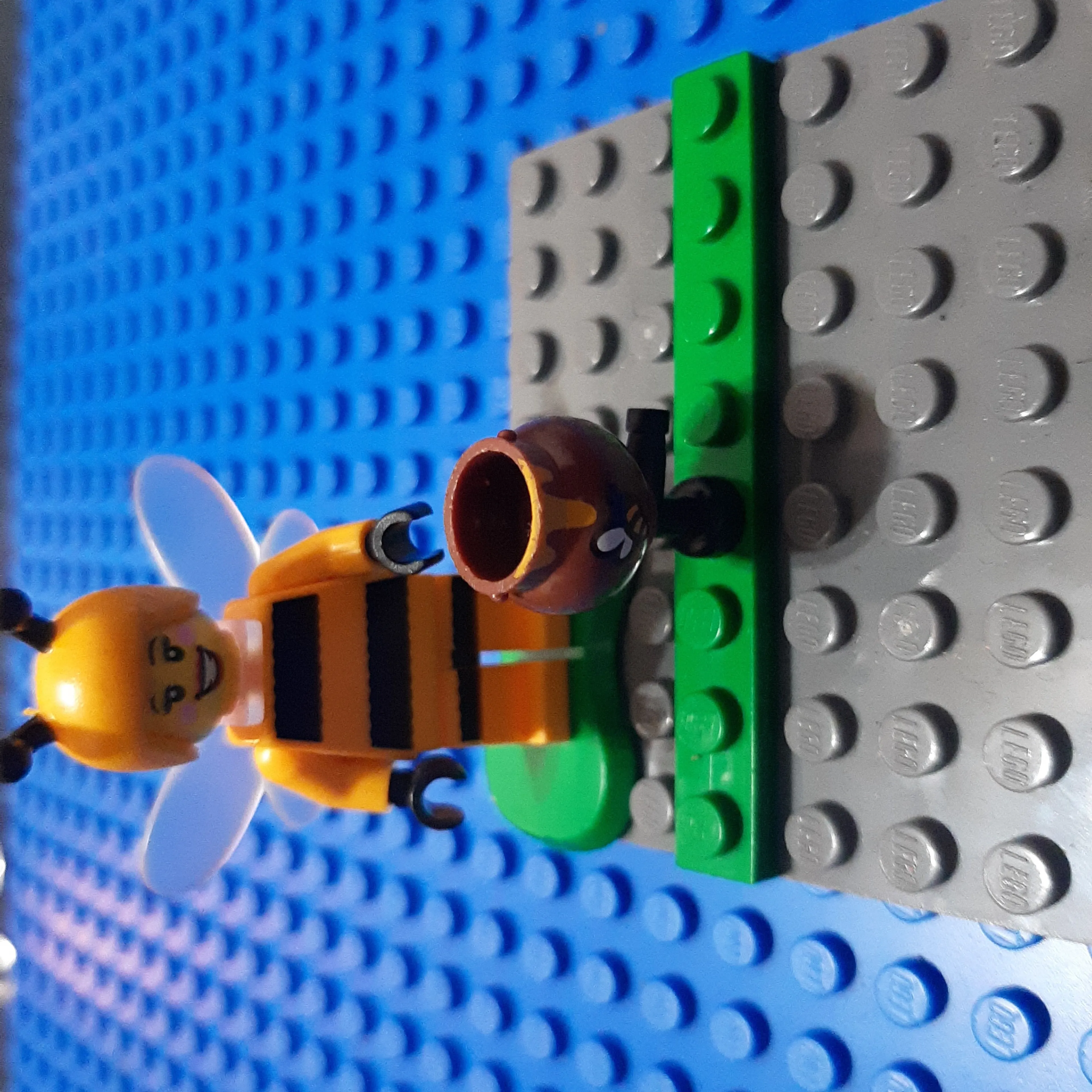 Product image for LEGO SERIES 10 BUMBLEBEE GIRL WITH HONEY POT