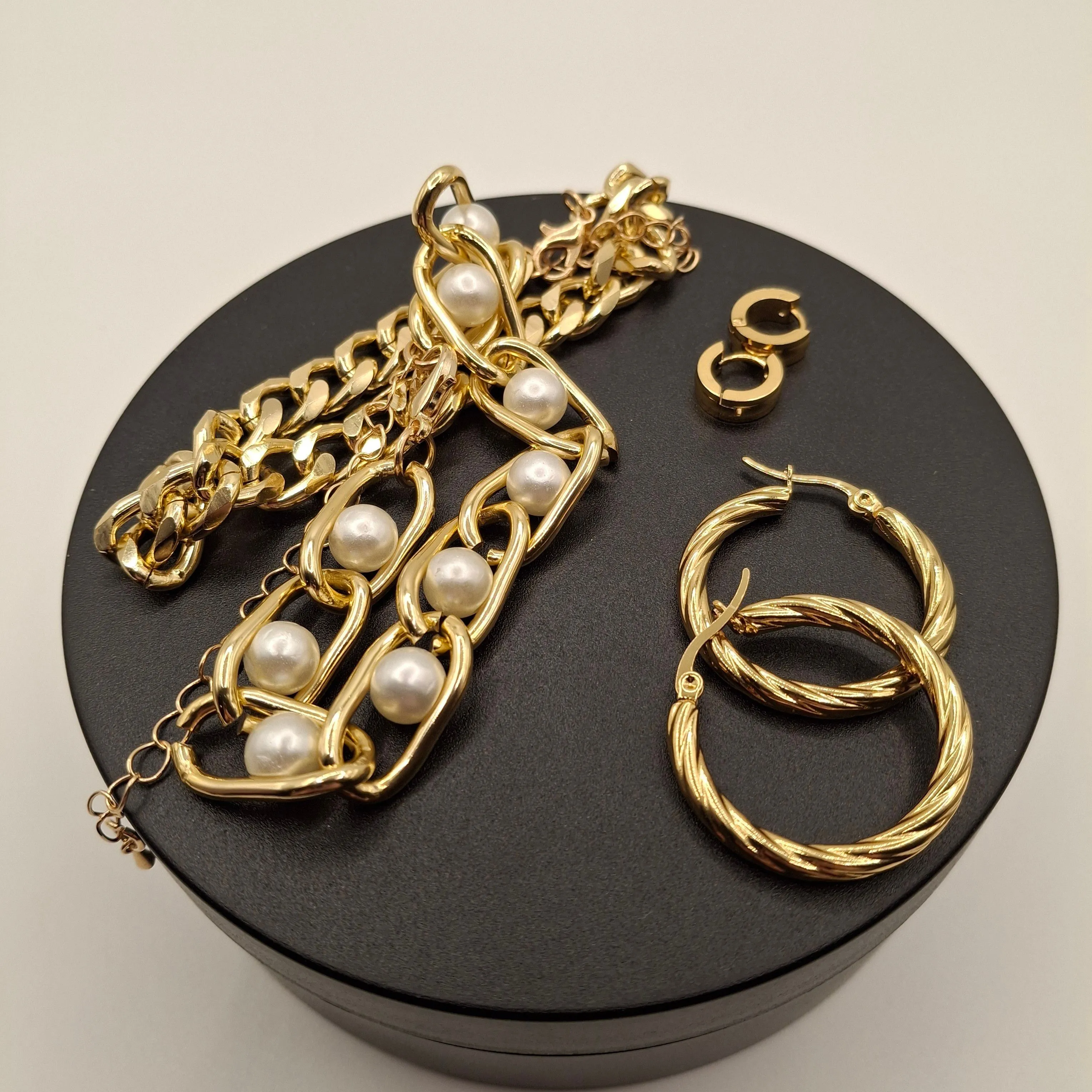 Product image for 2 sizes of hoops with 2 bracelets 