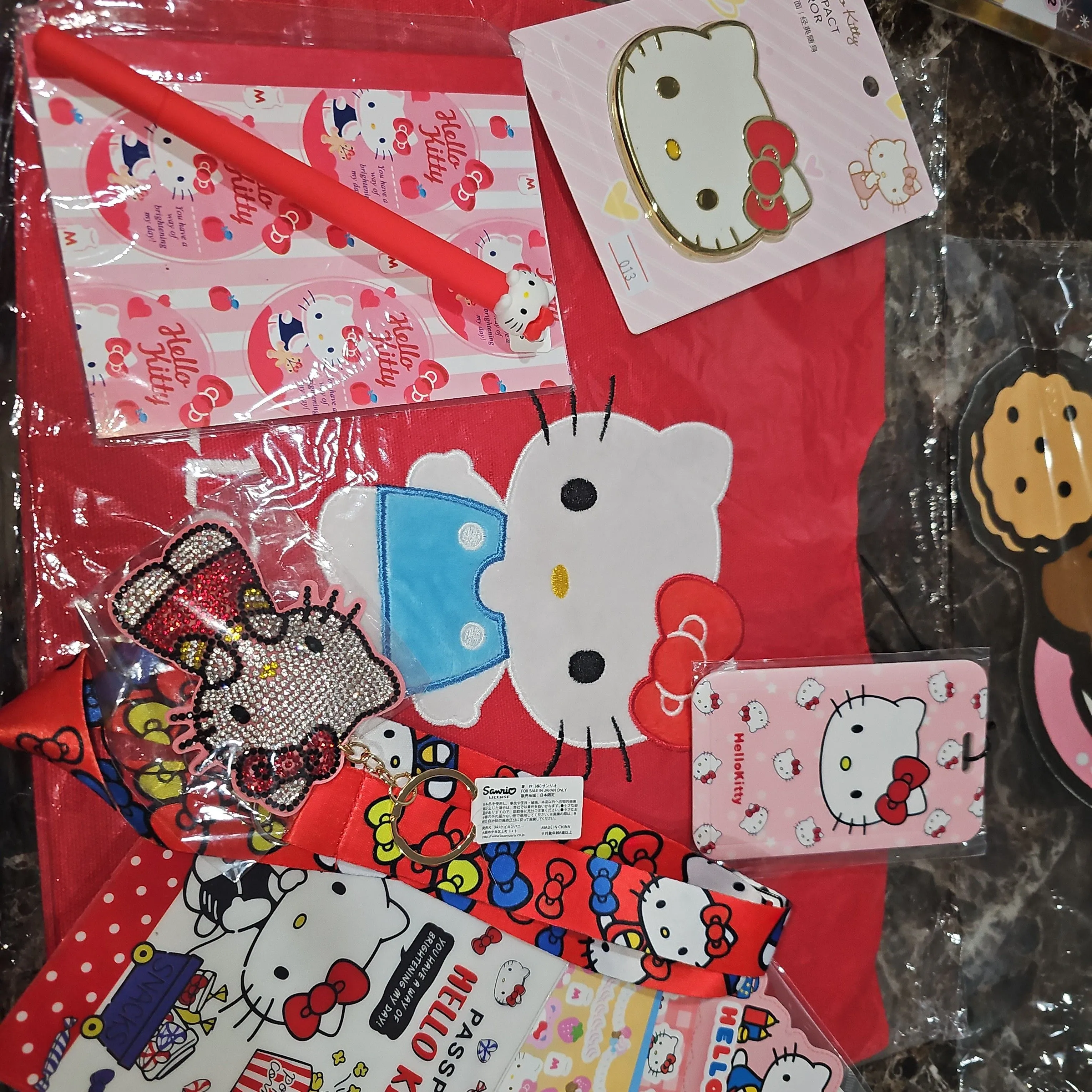 Product image for Hello kitty travel lot