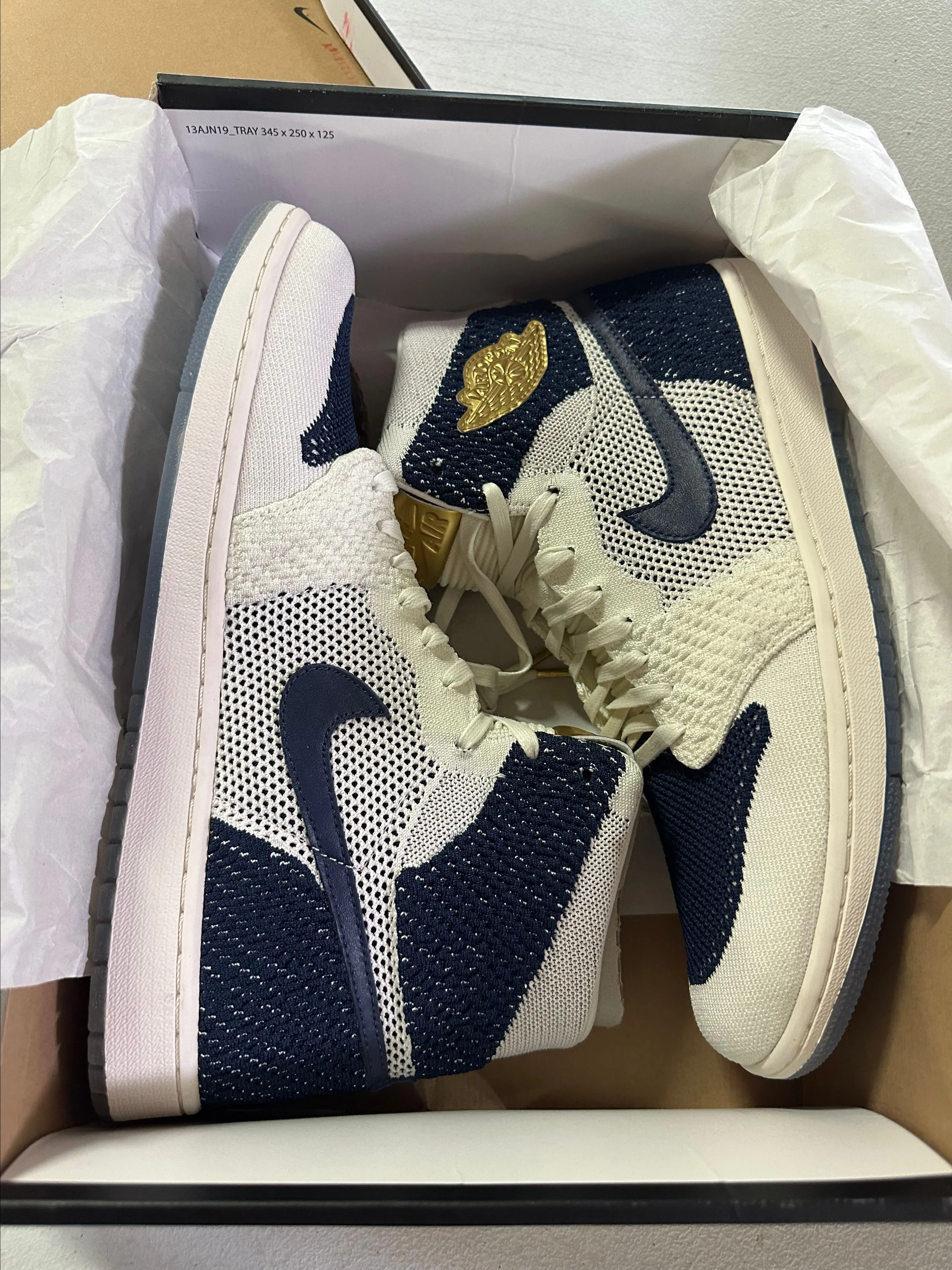 Product image for (38) Jordan 1 Retro High Flyknit Derek Jeter RE2PECT stain Size 13