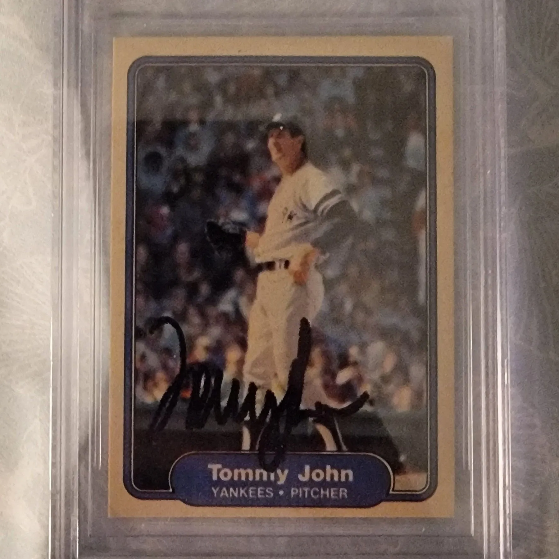 Product image for 1982 Fleer Tommy John Auto