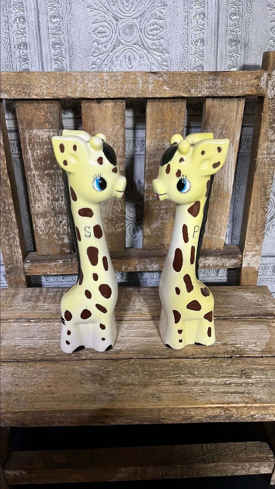 Product image for 013.) Vintage Giraffe Salt and Pepper Shakers