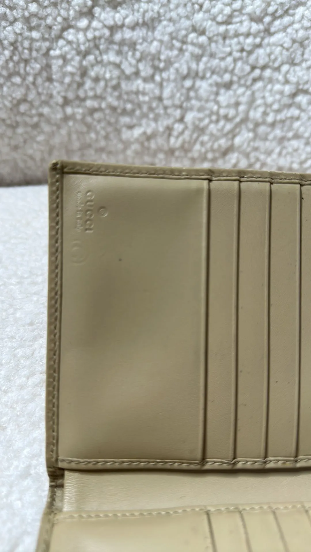 Listing Image Blurred Background