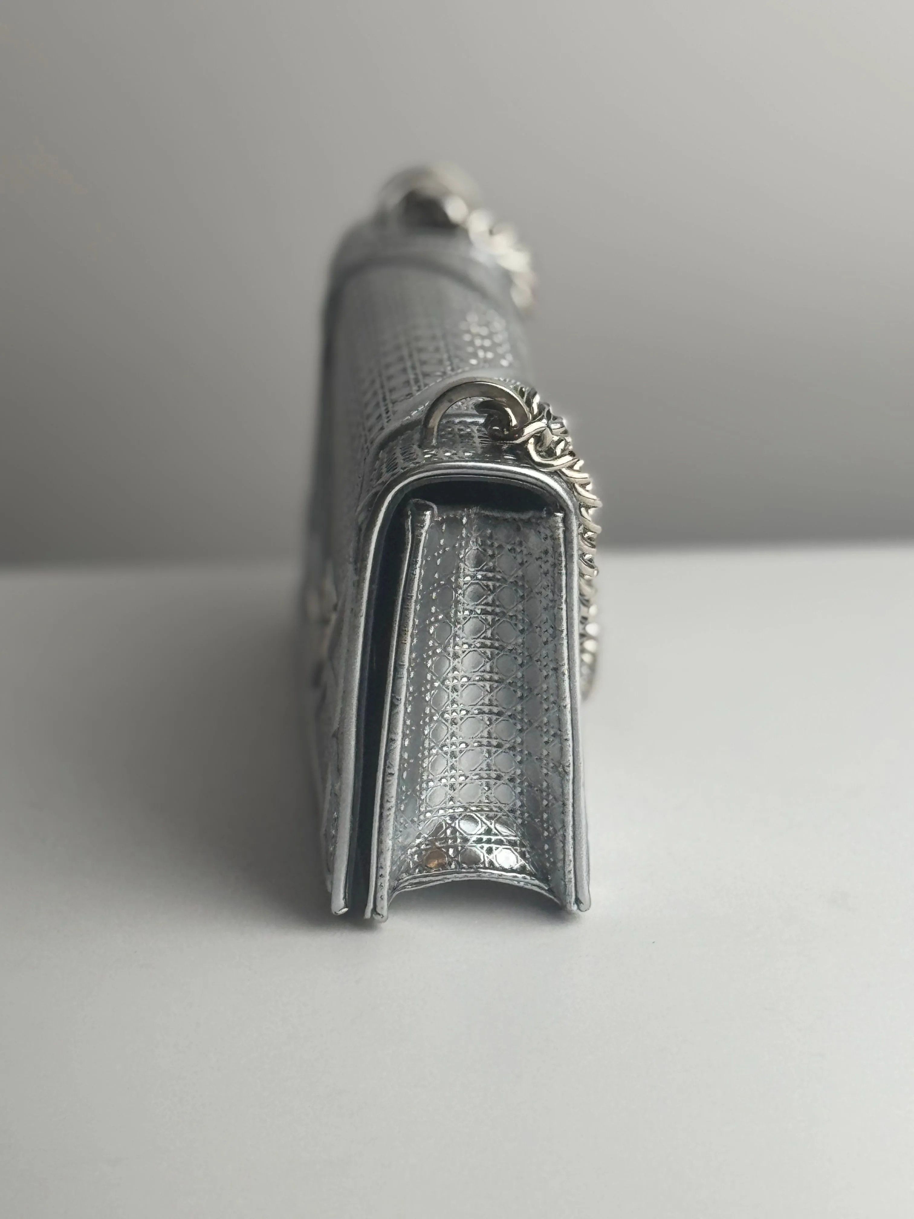 Listing Image Blurred Background