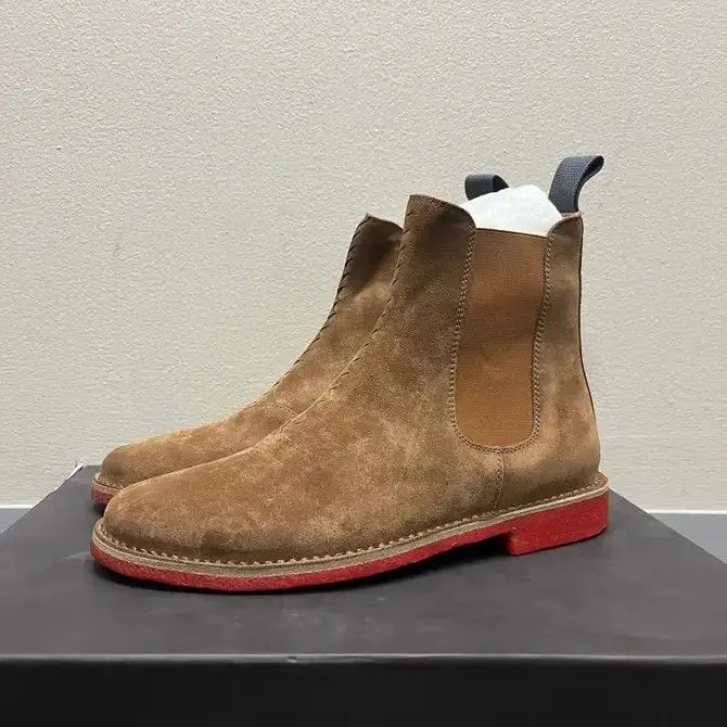 Product image for Bottega Veneta , Voortrekking Boots in Spiritz Suede in Dark Leather BNIB