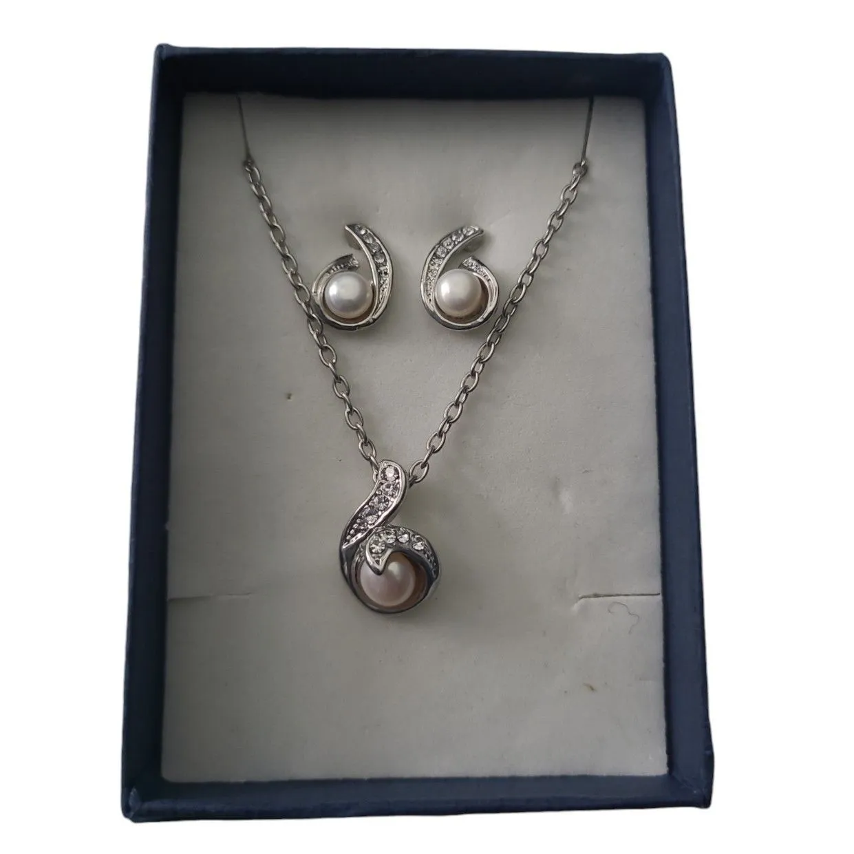 Product image for Silver/Pearl/Rhinestone Earring & Necklace  Set In Giftbox
Silver/Pearl/Rhinestone Earring Necklace