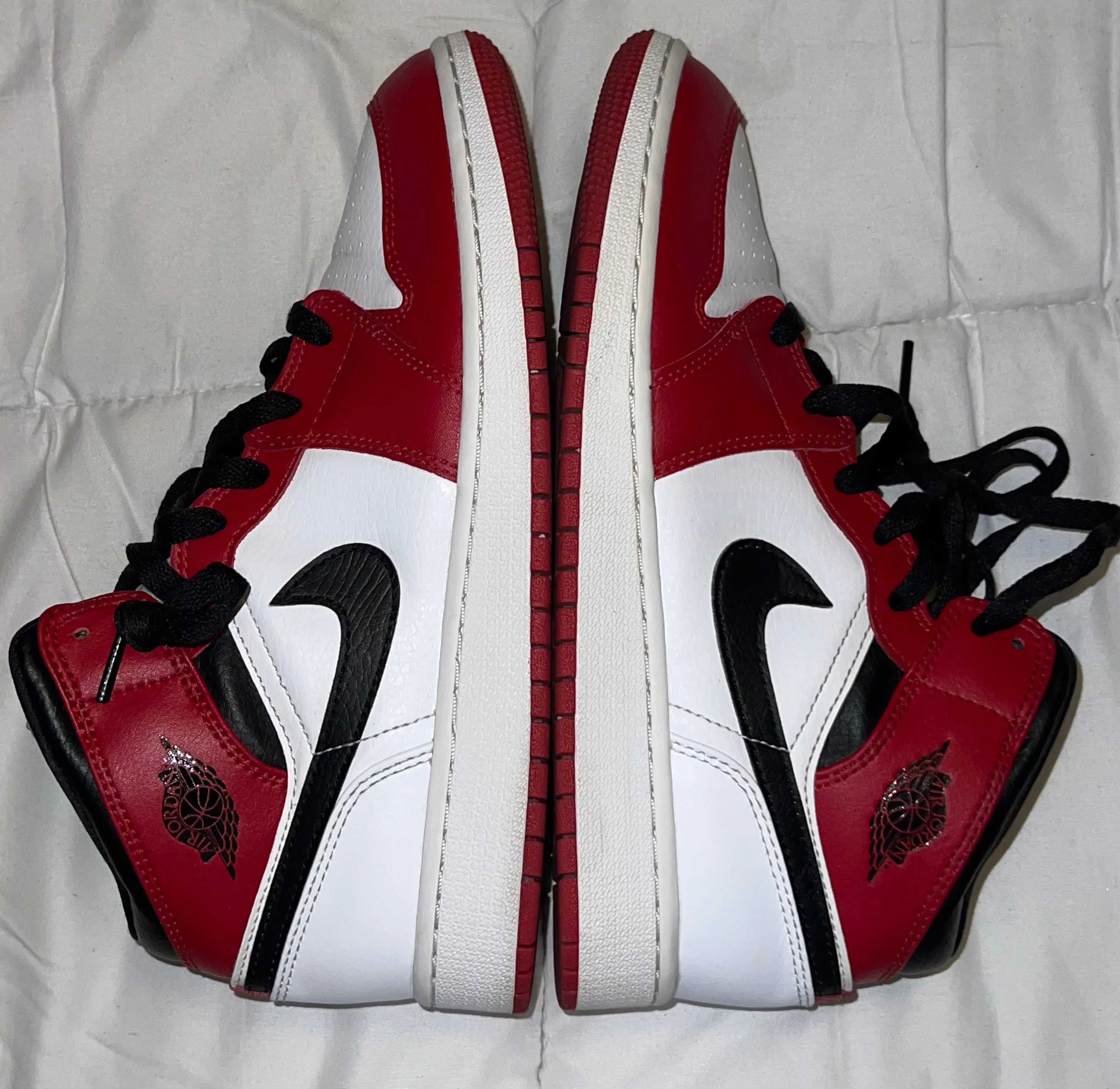 chicago mids white heel