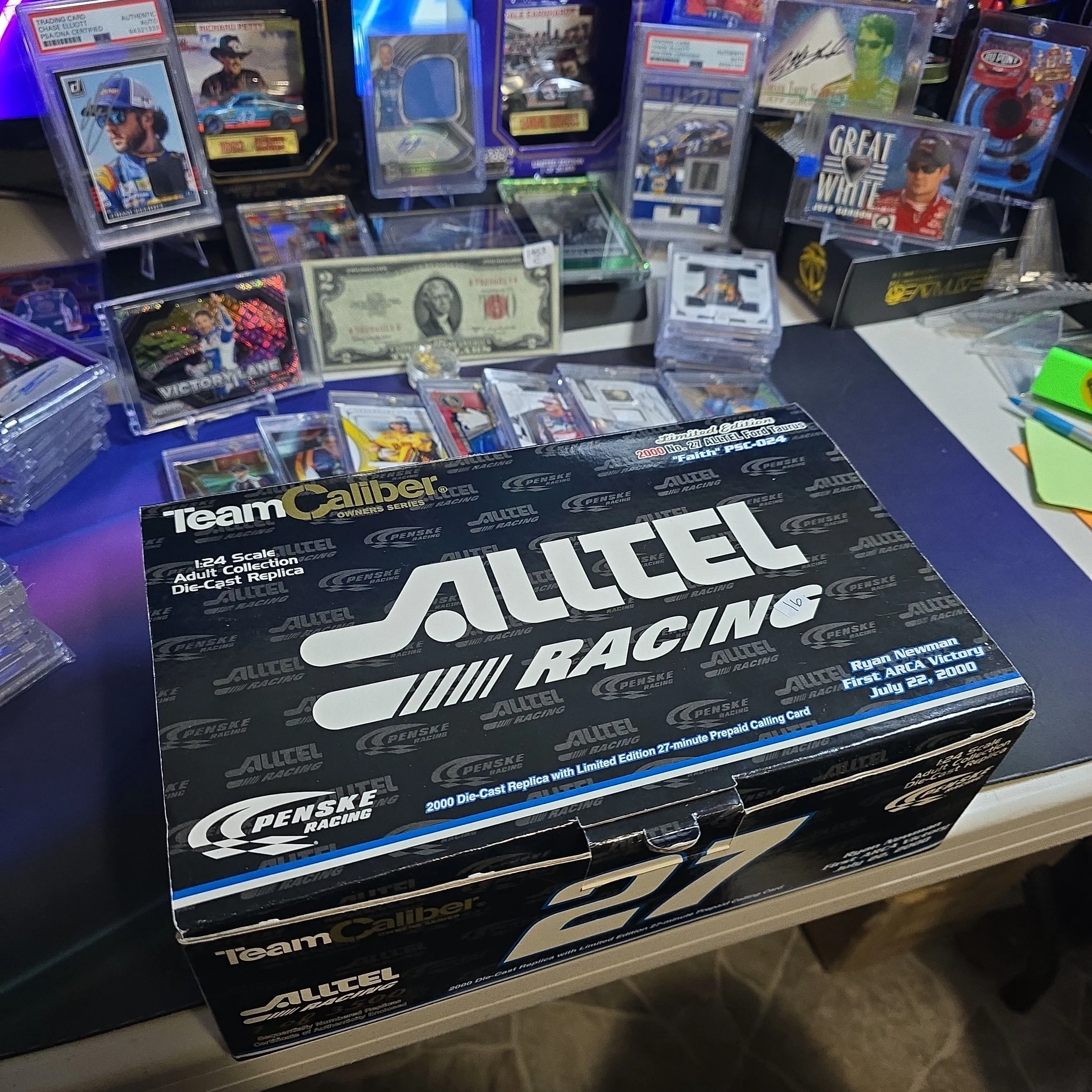 Product image for 1:24 Ryan Newman Team Calibur Signed Autograph 