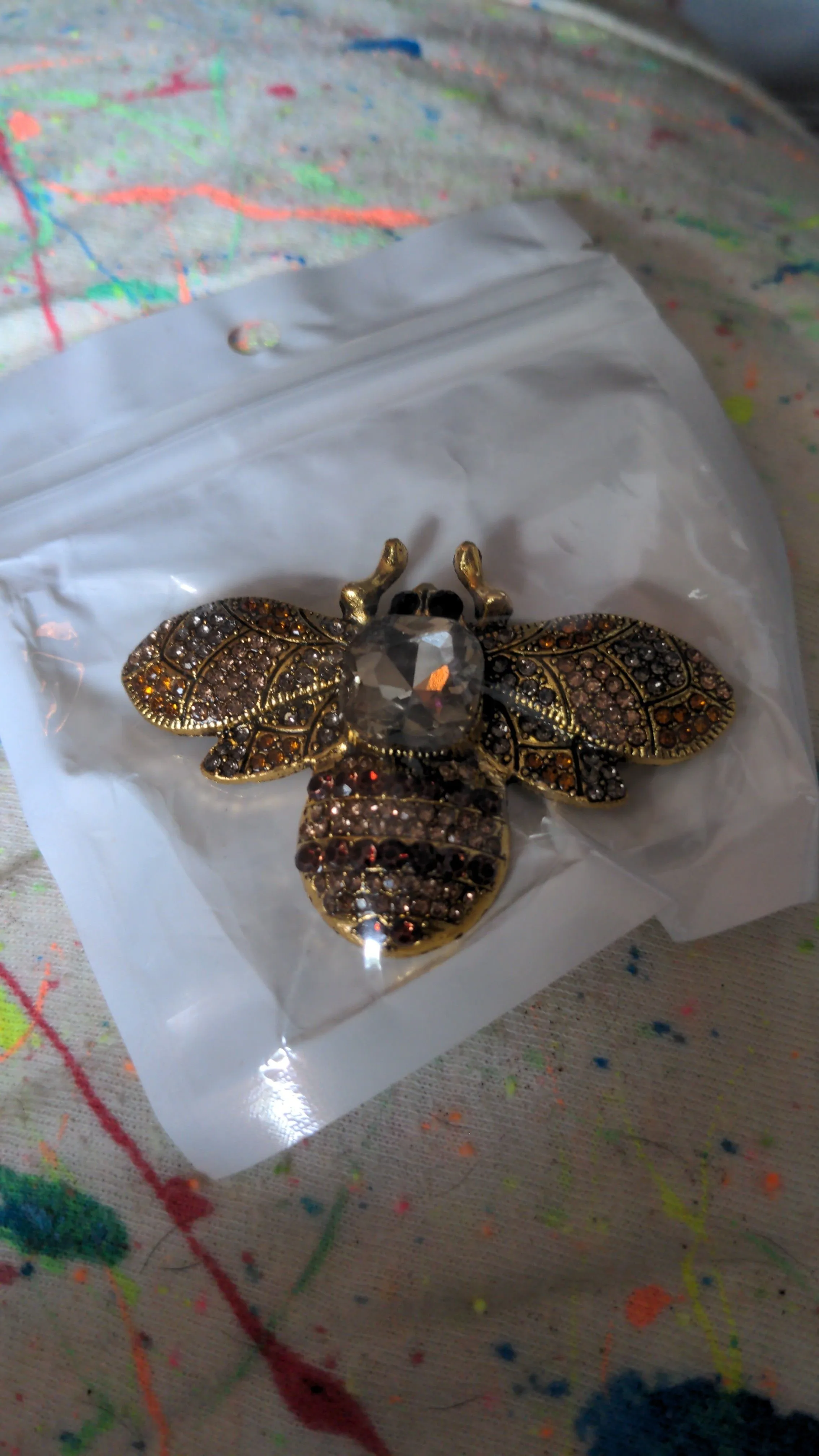 Product image for BEE-dazzled gold/amber pin