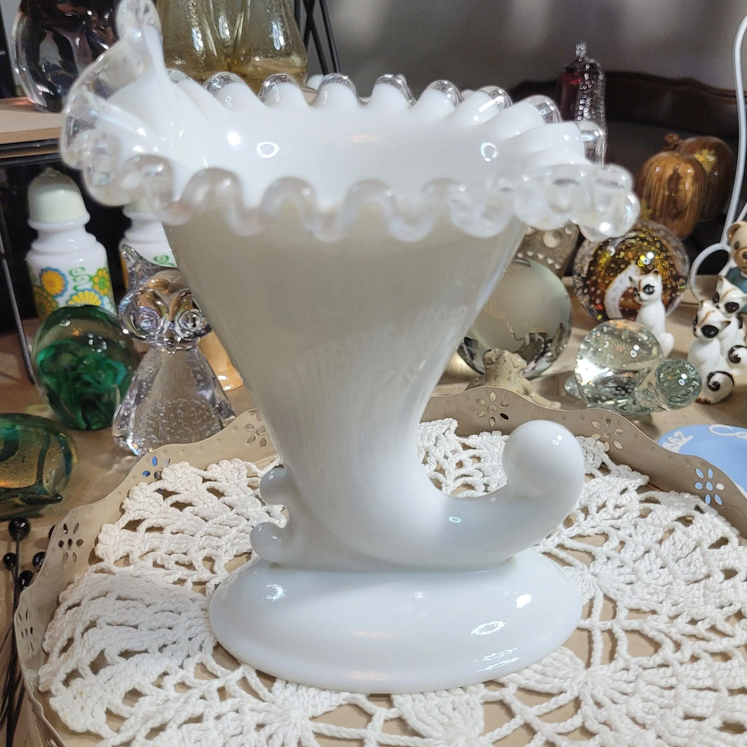 Product image for #042 white milk glass vase