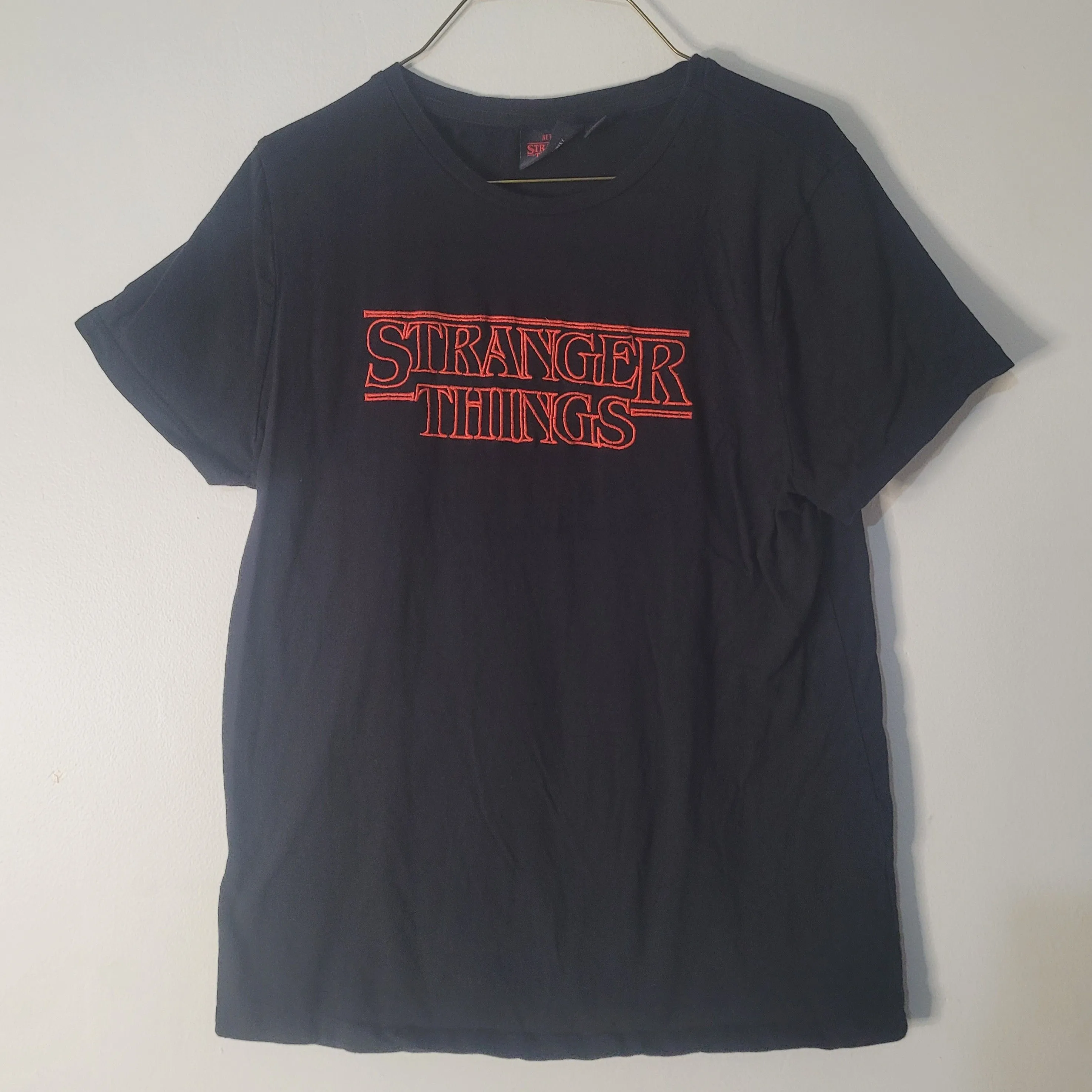 Product image for Stranger Things Netflix Tonal Eleven Group Pose Size Medium 8/10 T-Shirt Graphic Tee
