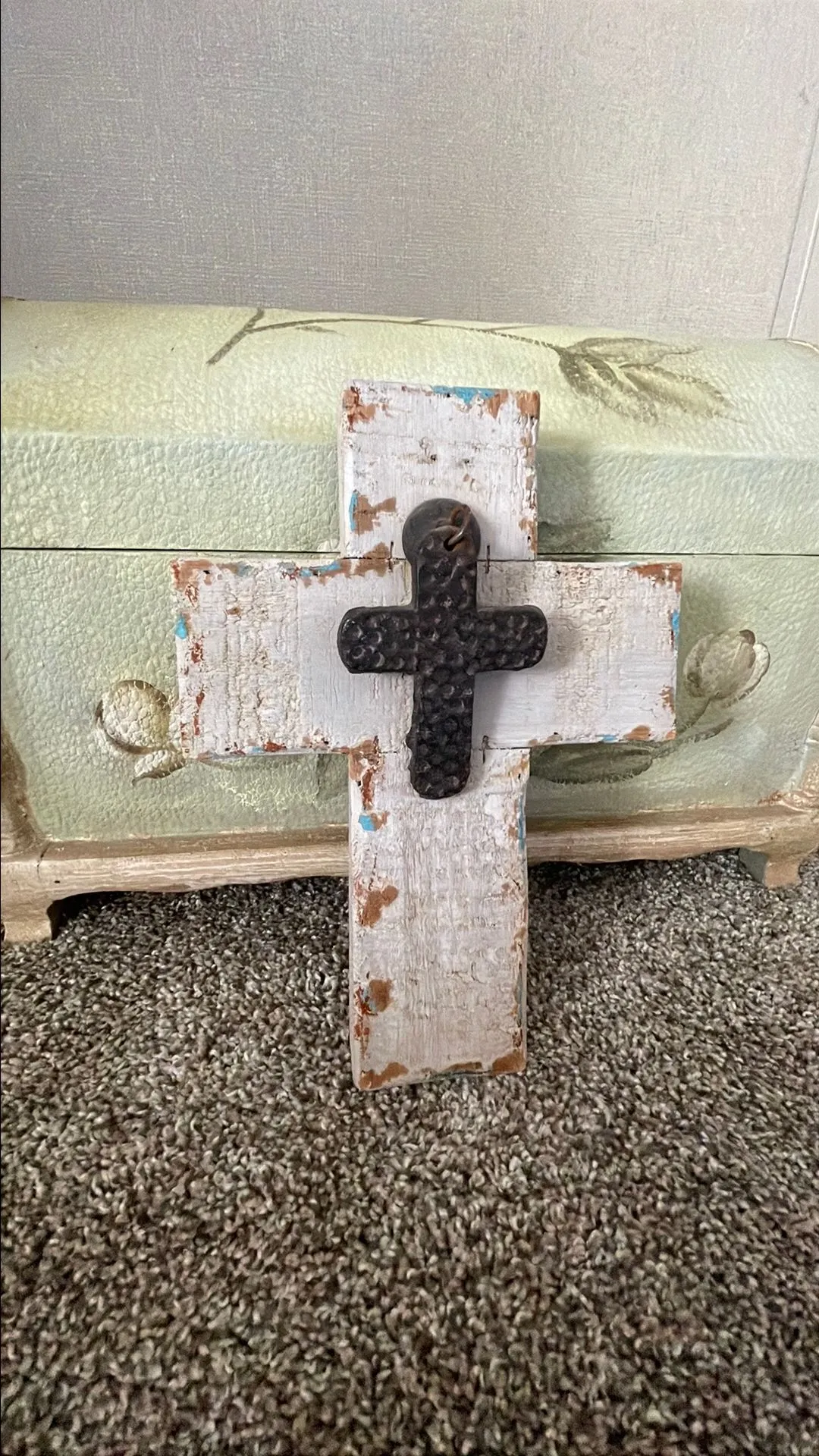 Product image for Shabby chic cross 11 x 7 3/4 inches