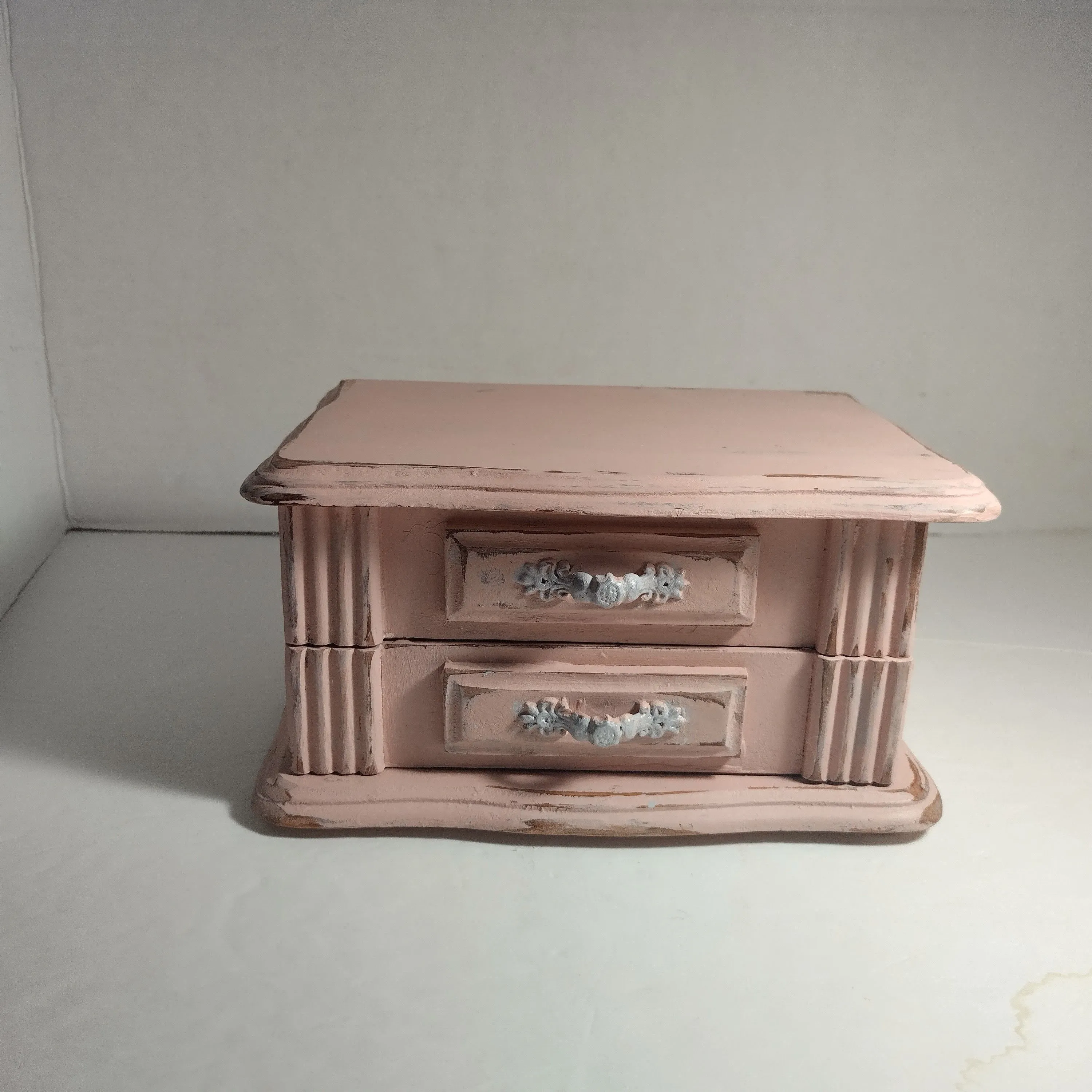 Product image for Vintage Pink Refurbished Distressed Jewelry Box