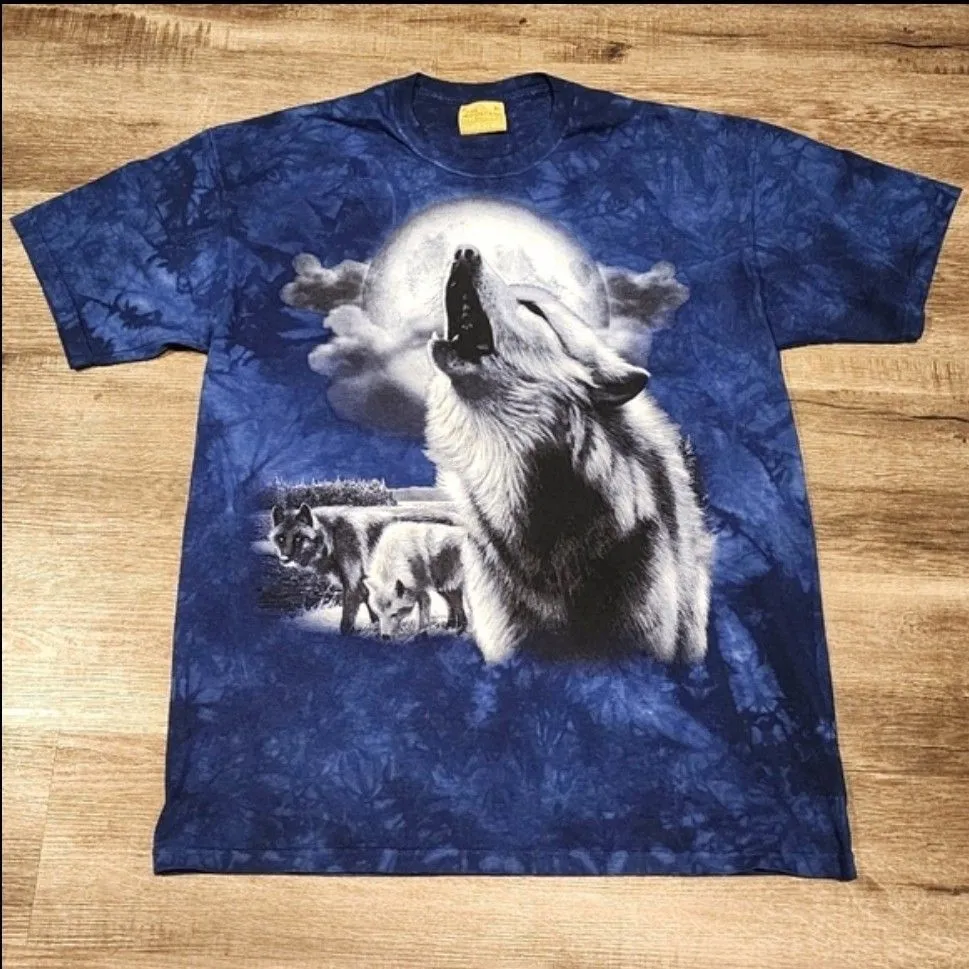 Product image for The Mountain  Howling  Wolf T-shirt  XL Y2K