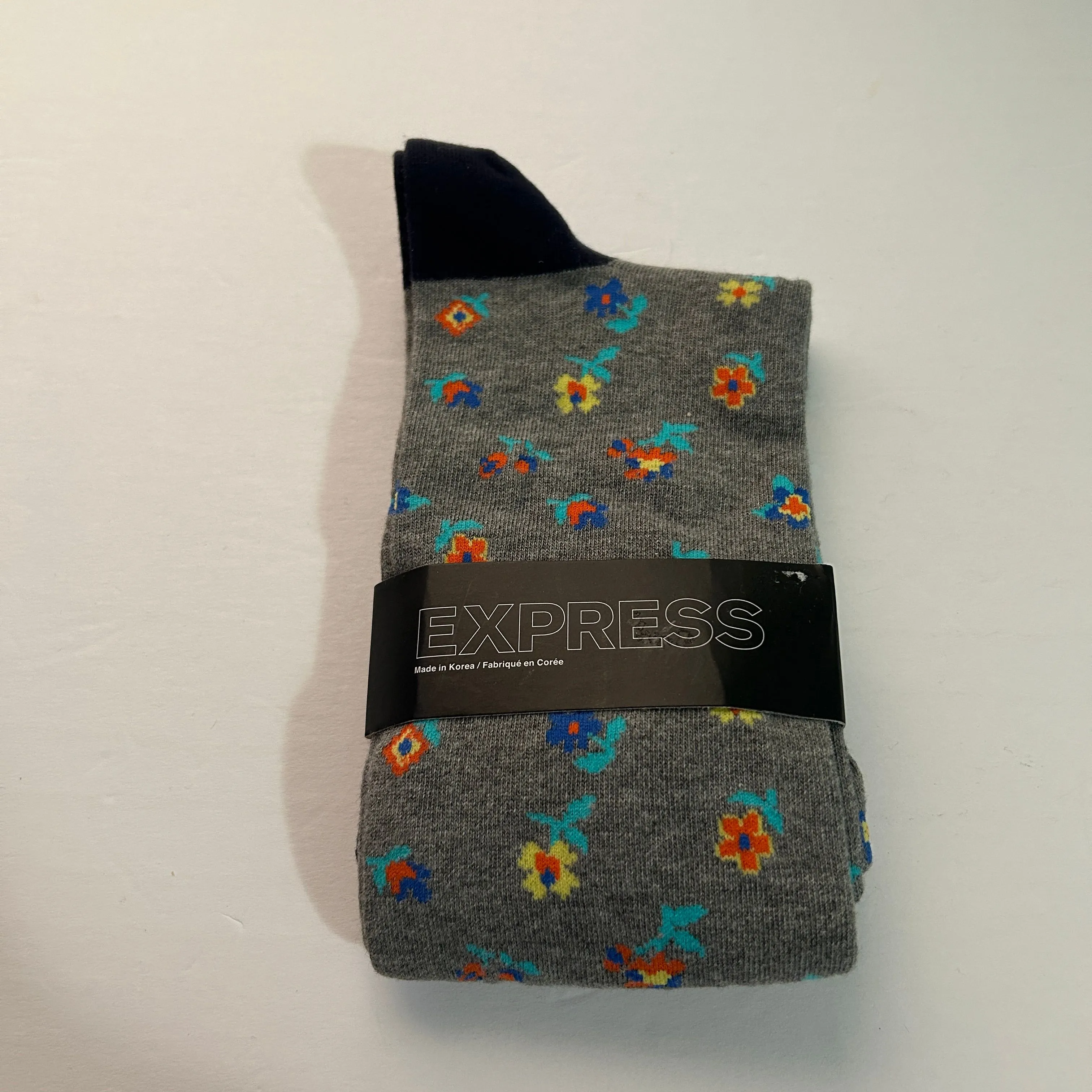 Product image for Express Dress Socks Crew Floral Daisy Gray Navy Blue Cotton Blend Mens Size 8-12
