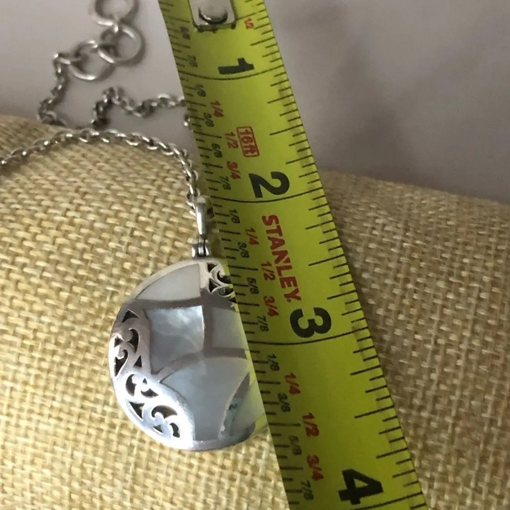 Listing Image Blurred Background