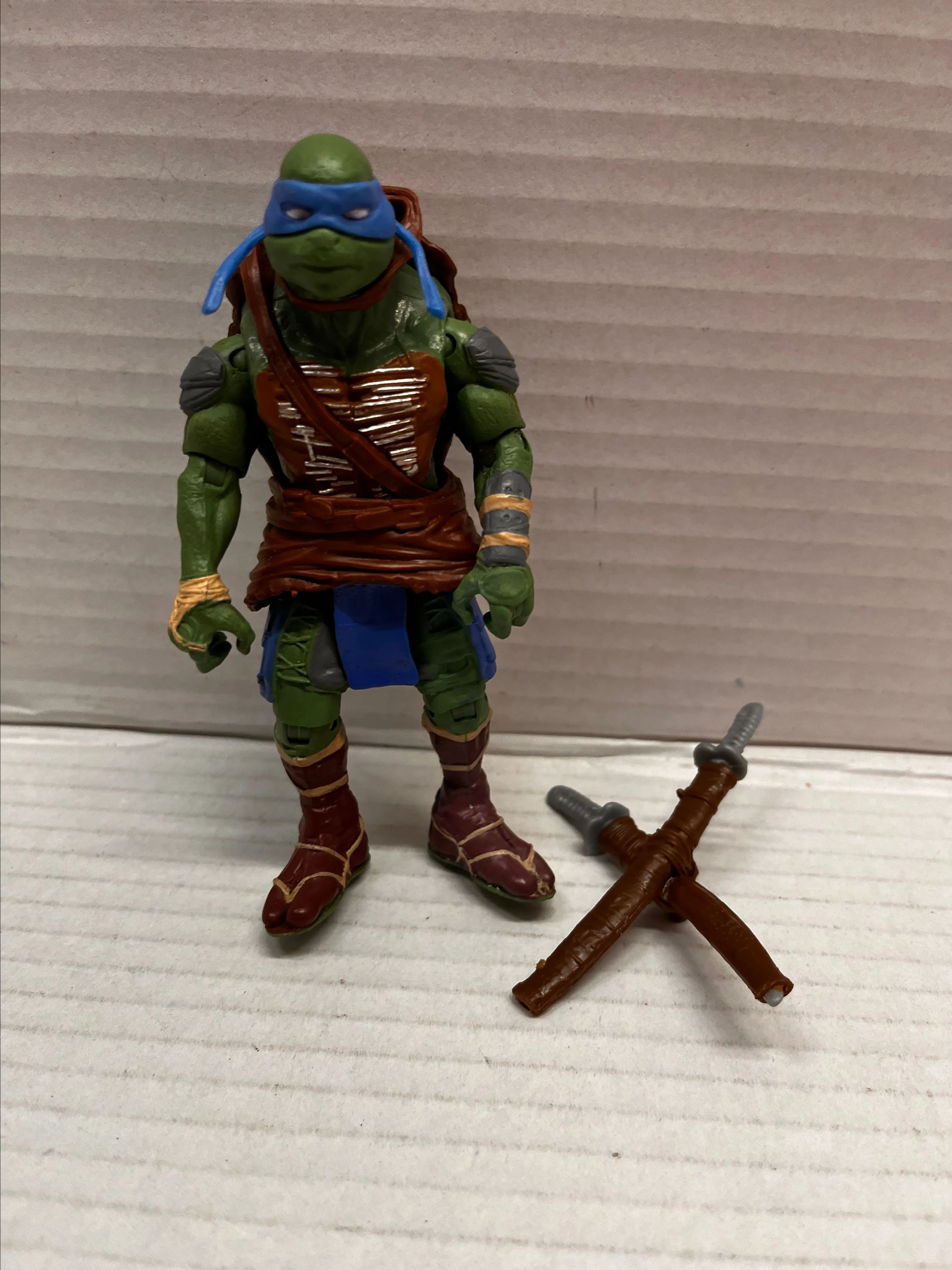 Product image for 2014 TMNT Leonardo Teenage Mutant Ninja Turtles 11” Movie Figure WITH 2 SWORDS