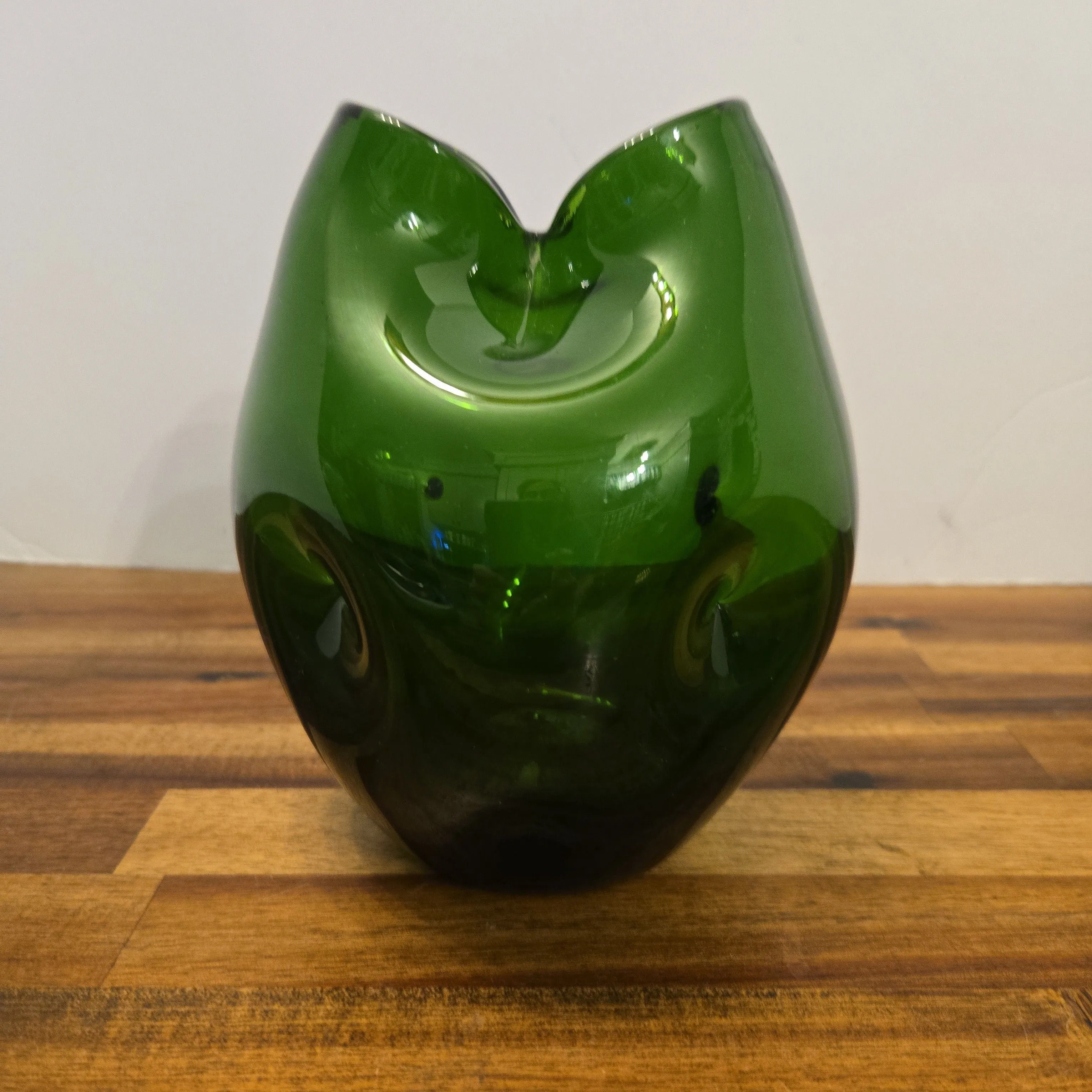 Product image for 1002-Biscoff Emerald Green Pinch Vase