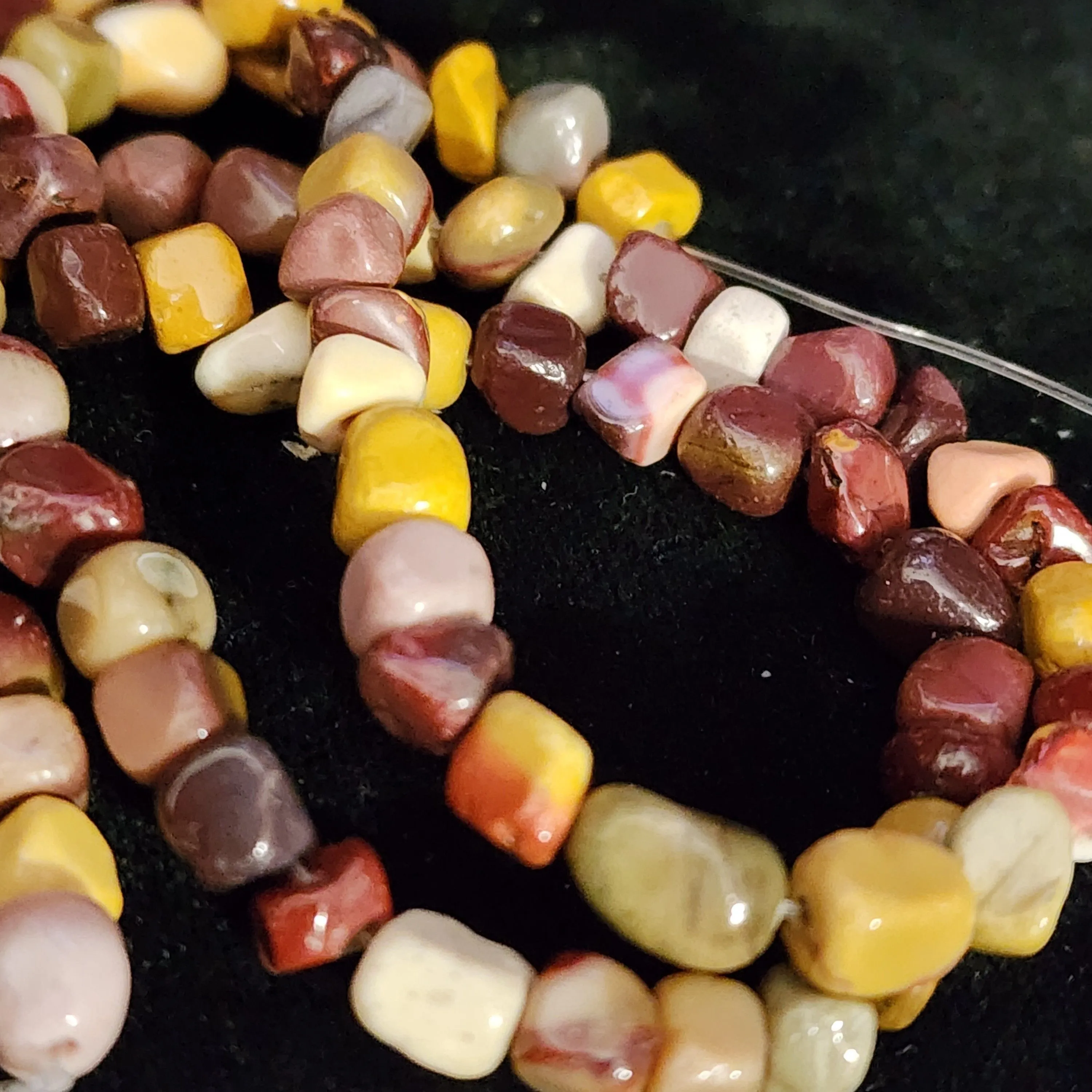 Product image for #18S: Mookaite Mini Tumbled Nugget Beads, 5-6mm
