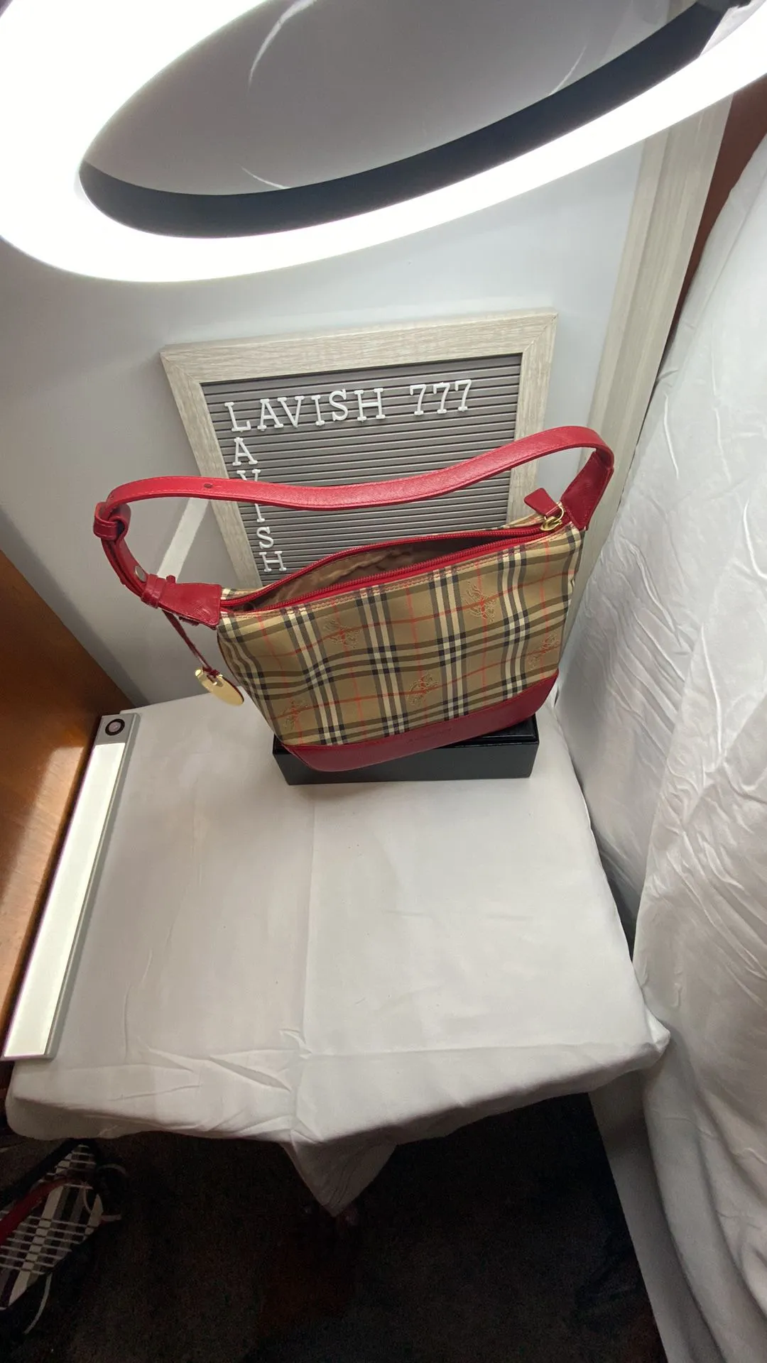 Listing Image Blurred Background