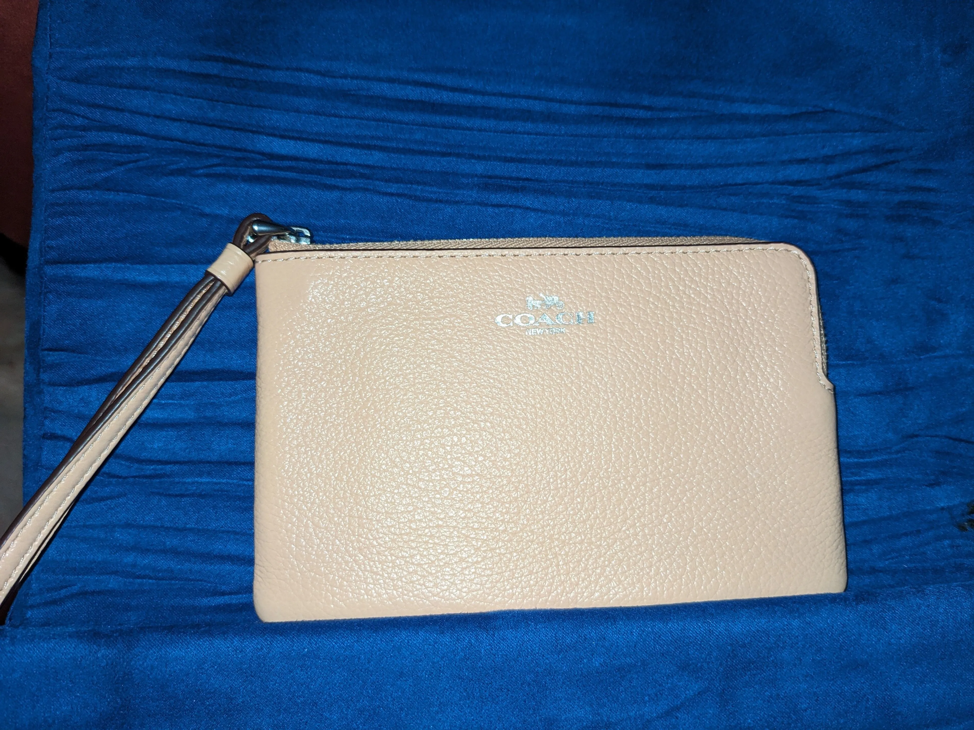 Product image for *SALE*NWT Coach wristlet peach colored