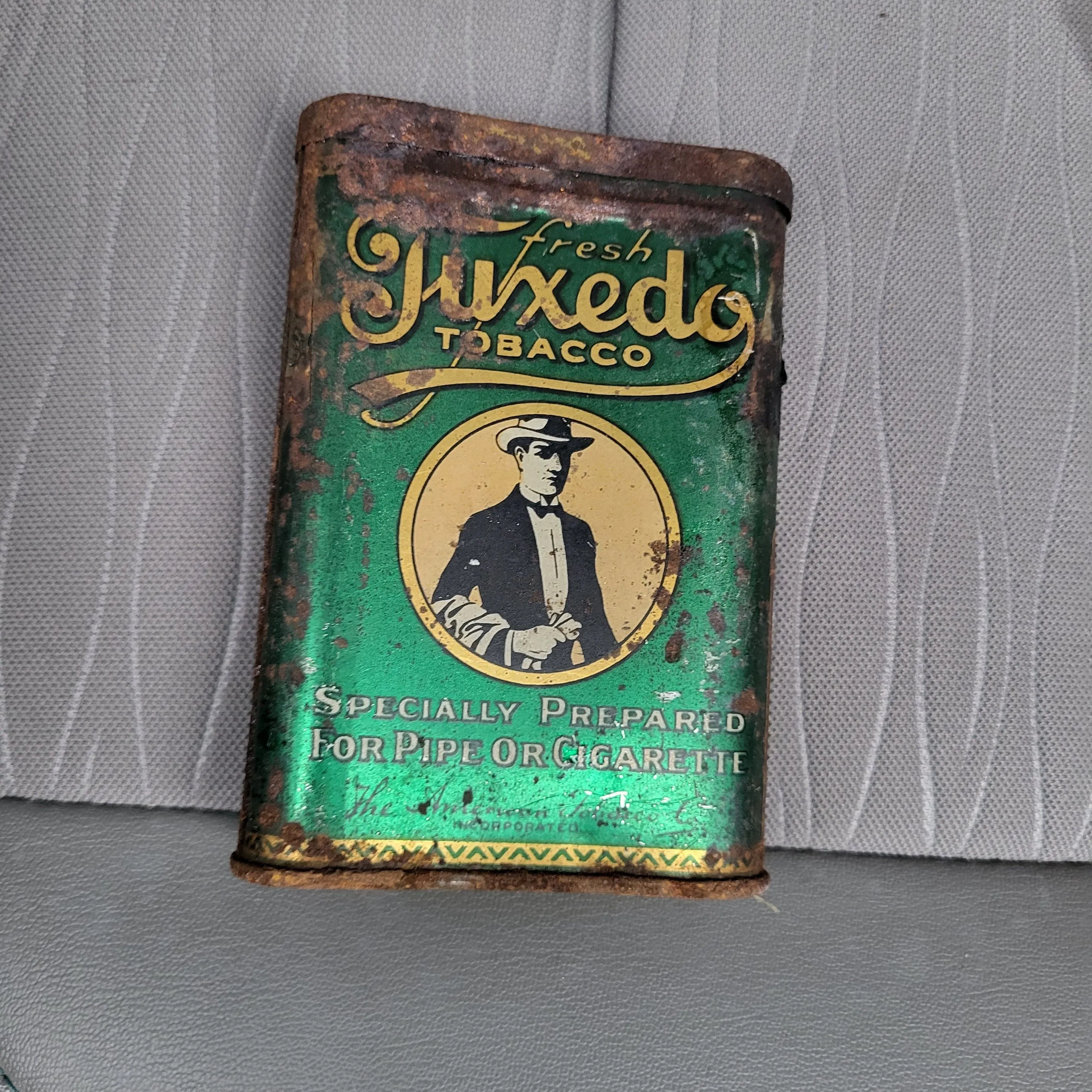 Product image for Tuxedo Tabacco tin 