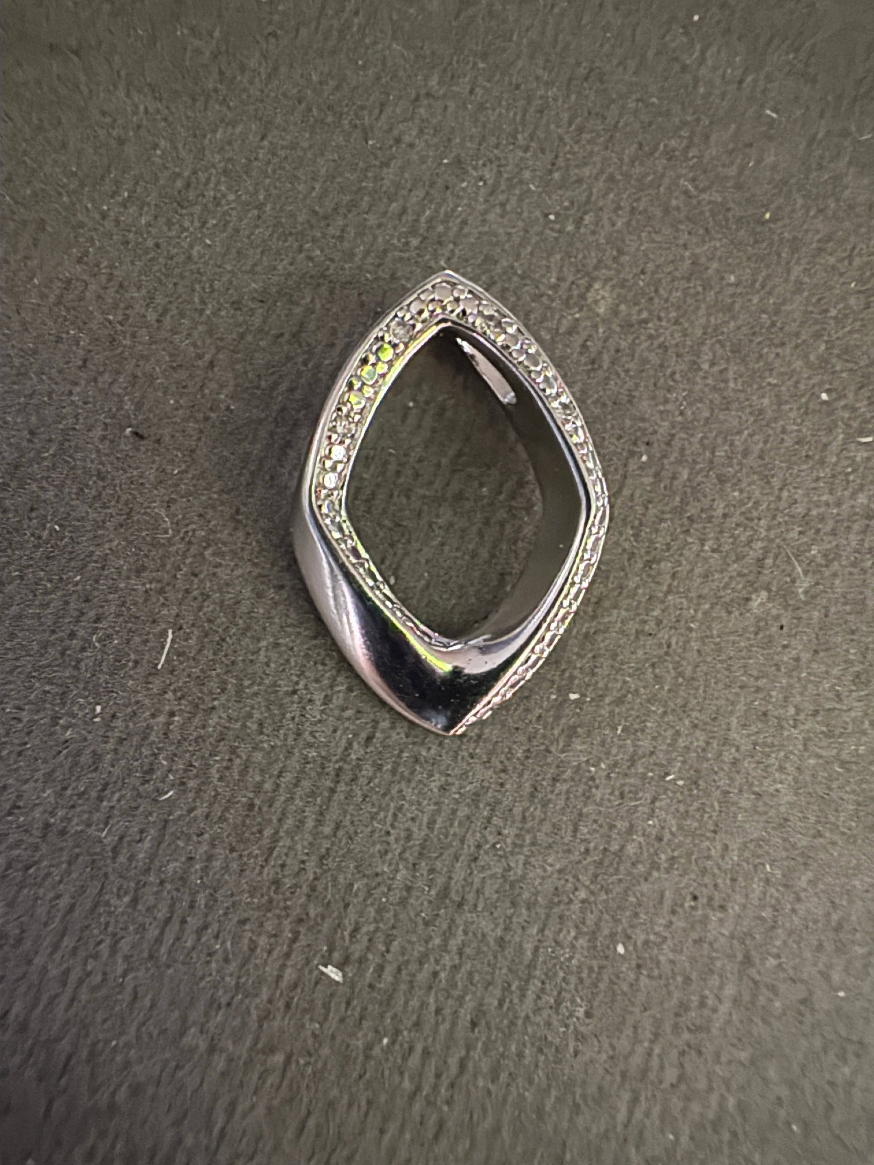Product image for 925 Silver pendant with 4 melee diamonds