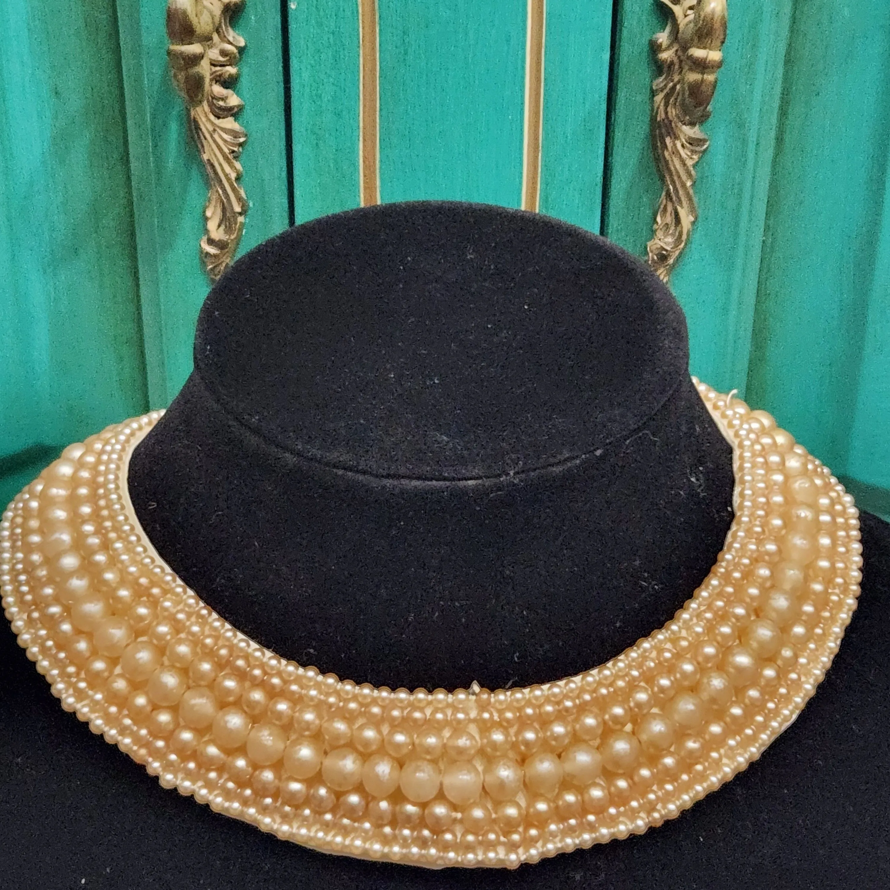 Product image for Vintage beaded faux pearl collar!