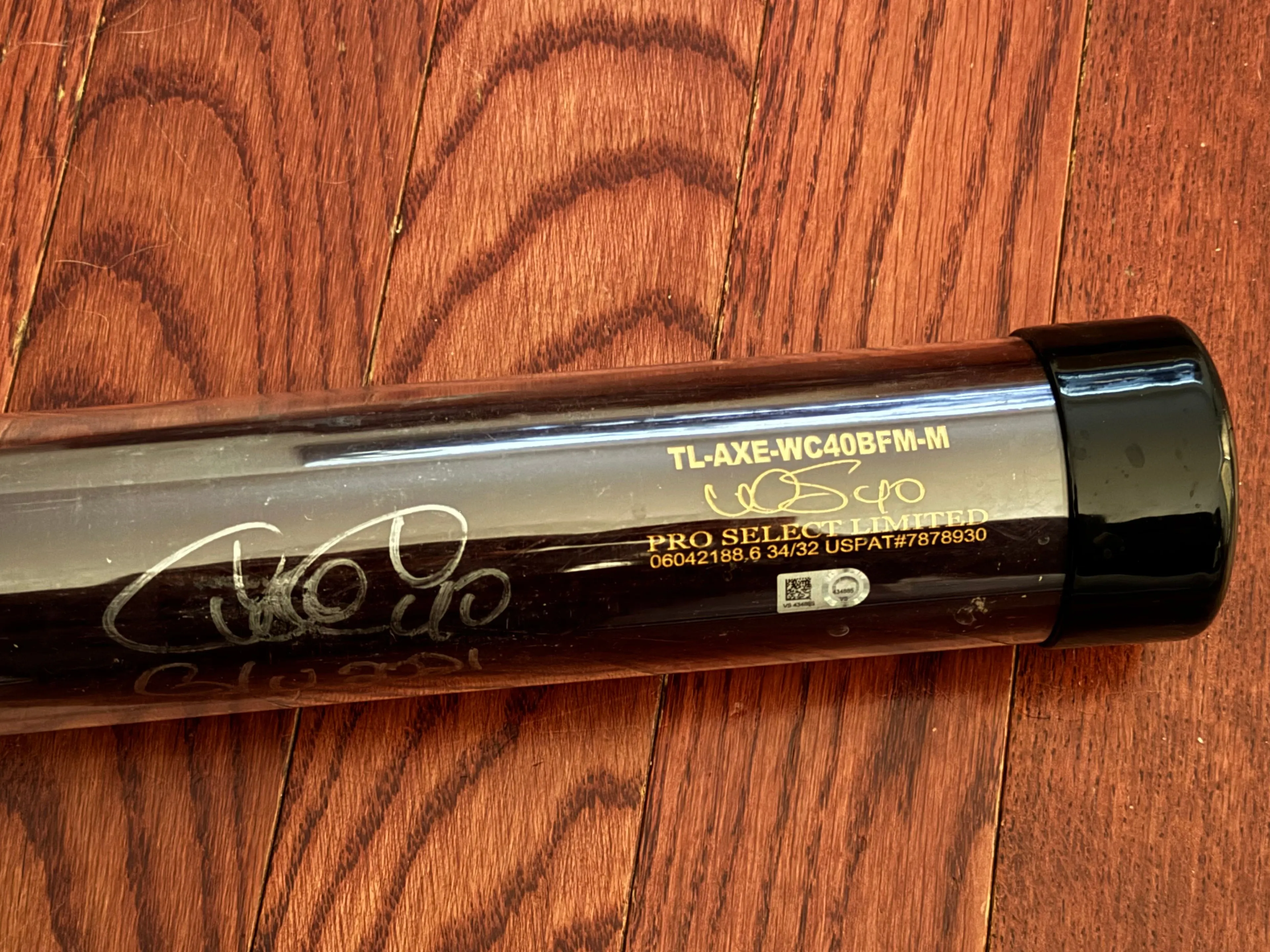 Product image for Willson Contreras Game-used Baseball Bat (Cracked)