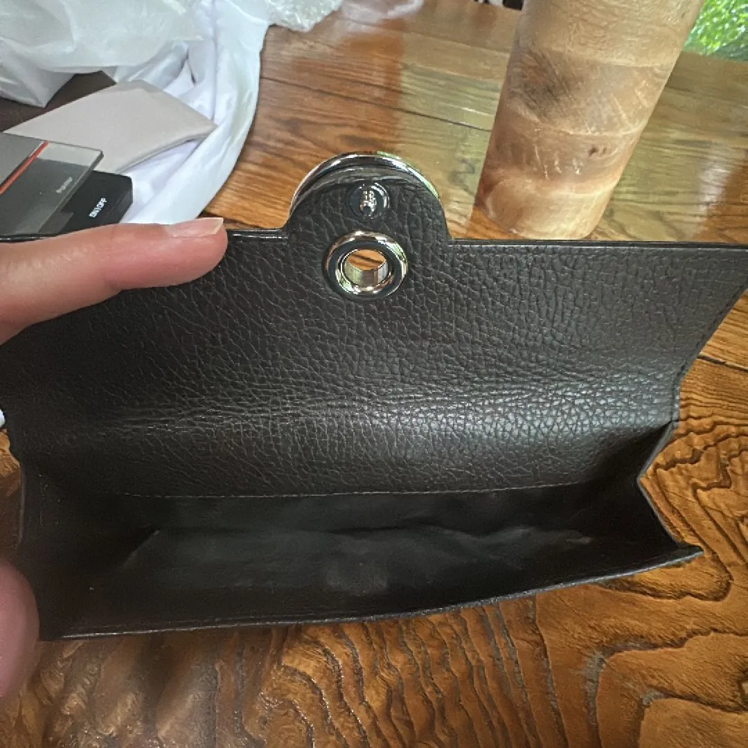Listing Image Blurred Background