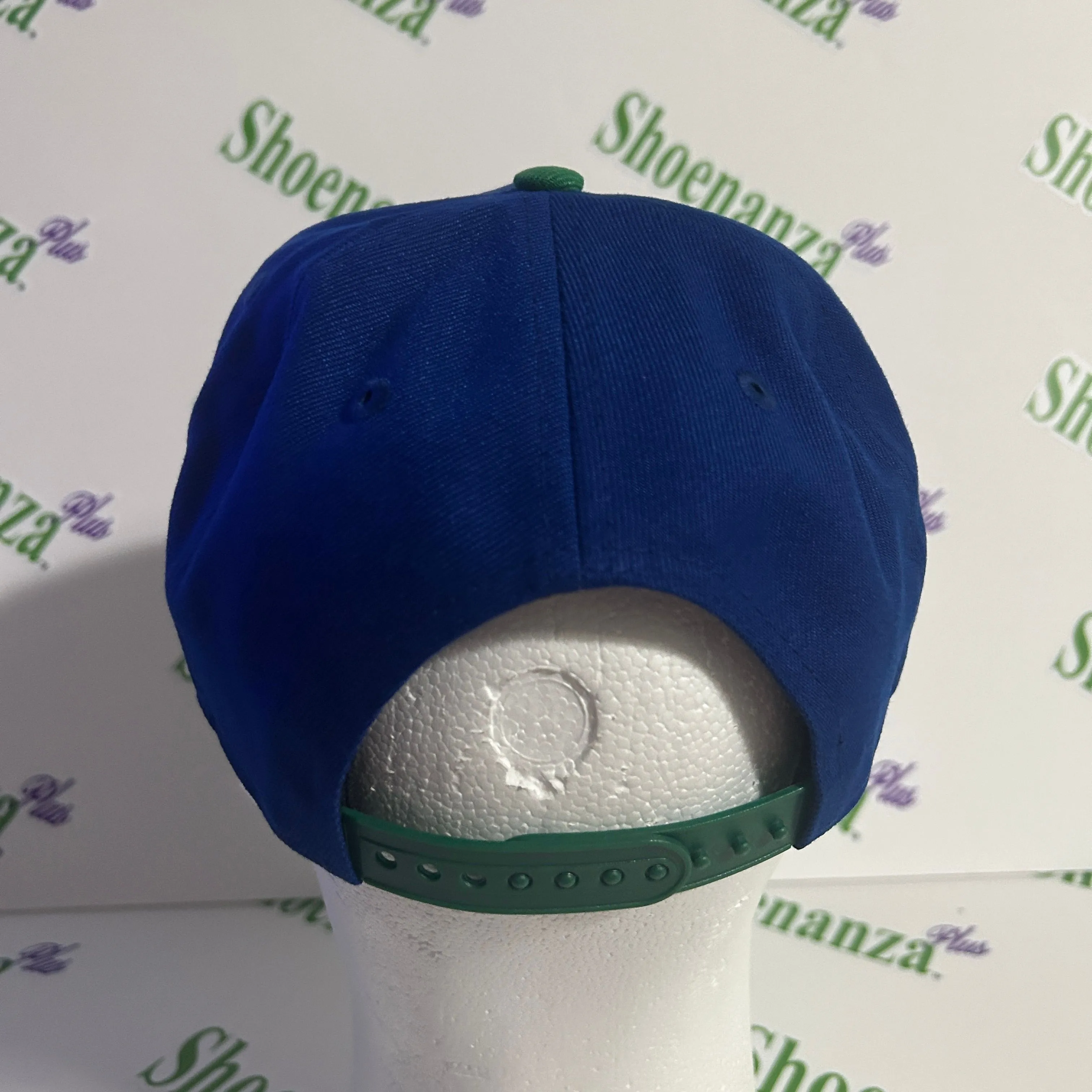 Listing Image Blurred Background