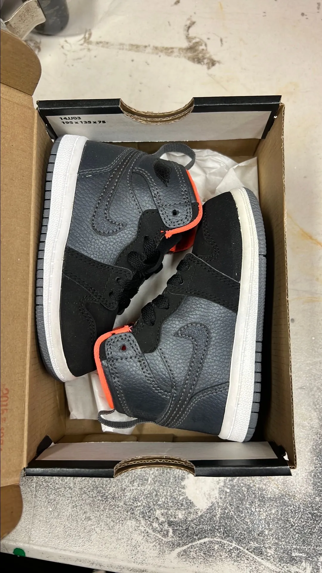 Product image for 2015 AJ1 RETRO HIGH "GREY INFRARED" SIZE 6C BRAND NEW